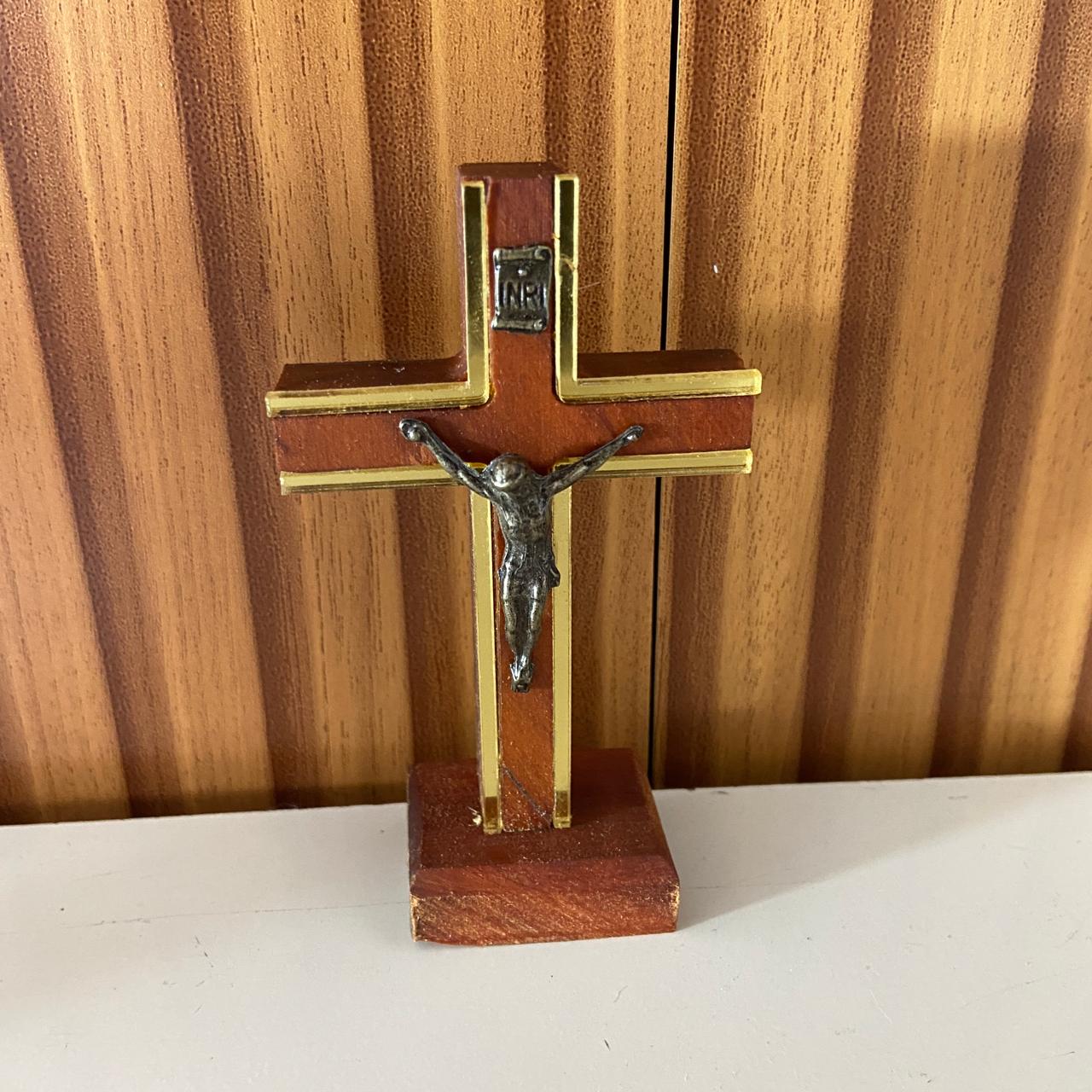 CRUCIFIXO MADEIRA DE MESA COM ACRÍLICO 10CM (1 UNIDADE)