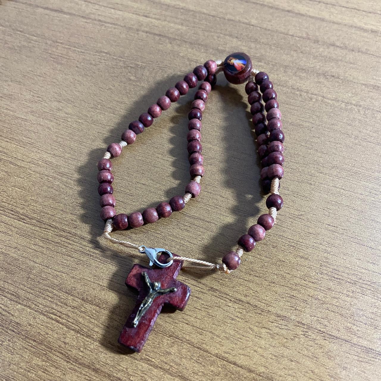 TERÇO PULSEIRA MADEIRA JESUS MISERICORDIOSO (12 UNIDADES)