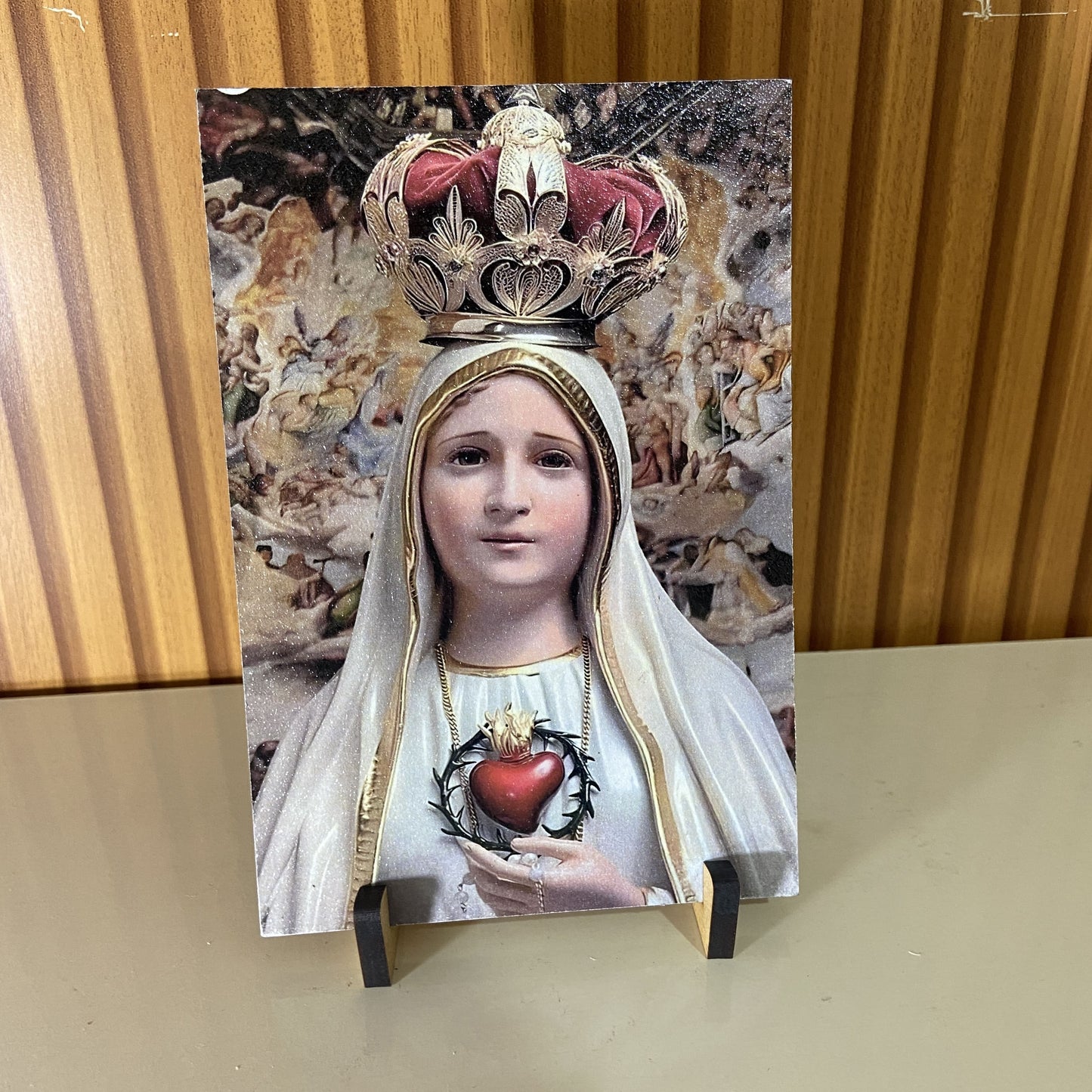 PLAQUINHA DE MESA MDF RESINADO NOSSA SENHORA DE FÁTIMA 19CM x 13CM (1 UNIDADE)