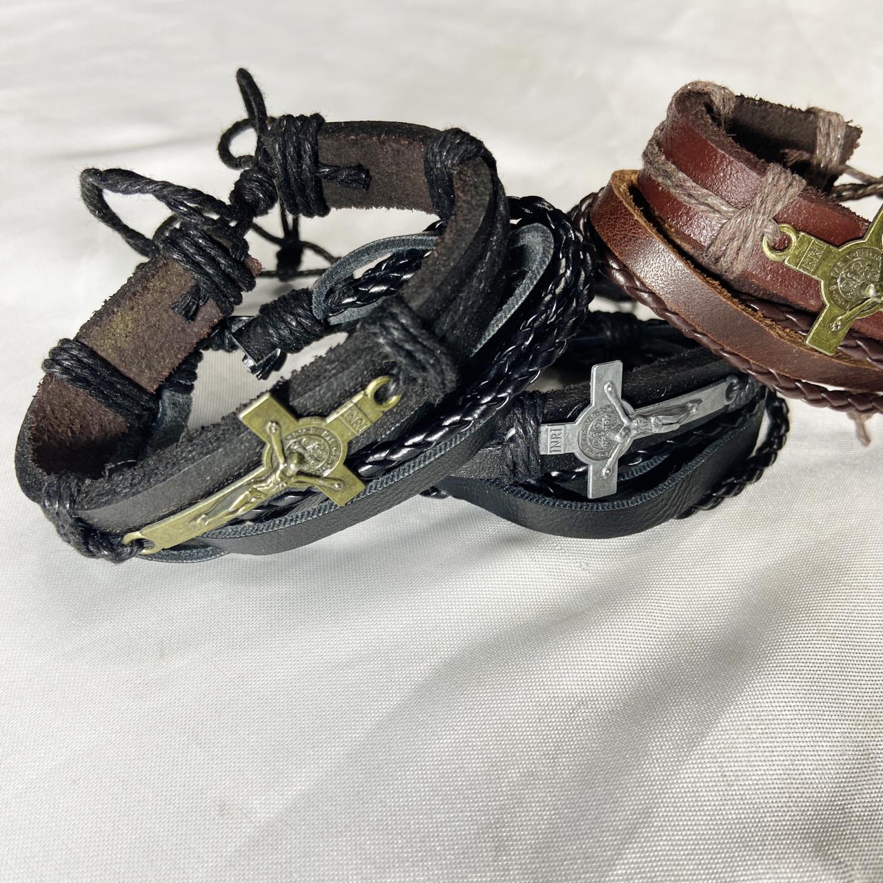 PULSEIRA COURO CRUCIFIXO CORES SORTIDAS (3 UNIDADES)