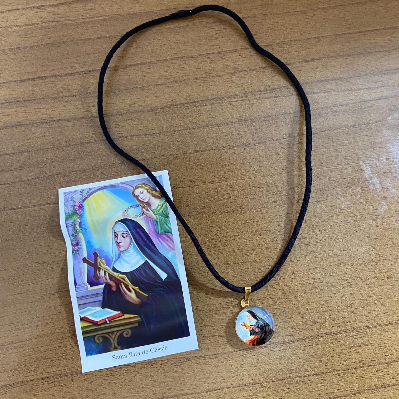 CORDÃO COM MEDALHA DE VIDRO SANTA RITA DE CÁSSIA (6 UNIDADES)