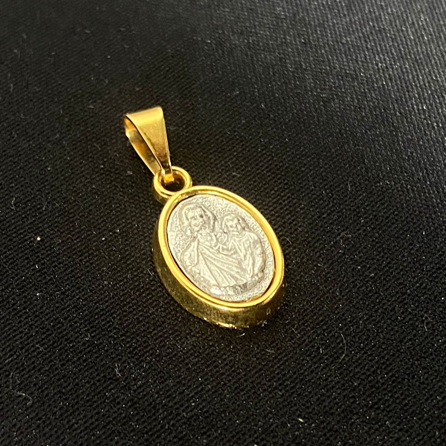 PINGENTE DOURADO OVAL SÃO JOSÉ EM RELEVO (5 UNIDADES)