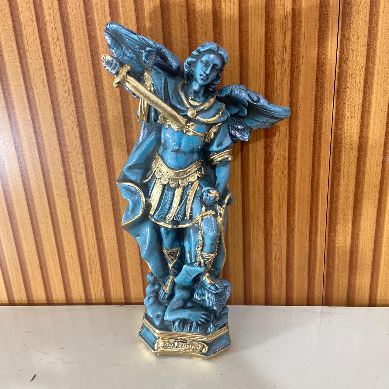 IMAGEM DE GESSO SÃO MIGUEL ARCANJO AZUL E DOURADO 30CM (1 UNIDADE)