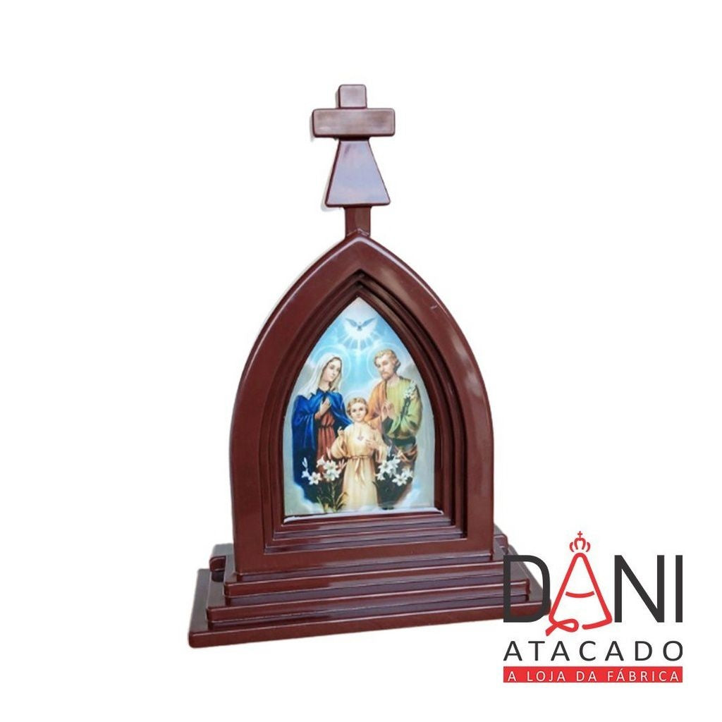 CAPELA ACRÍLICA G SAGRADA FAMILIA MARROM 18X12CM (1 UNIDADE)