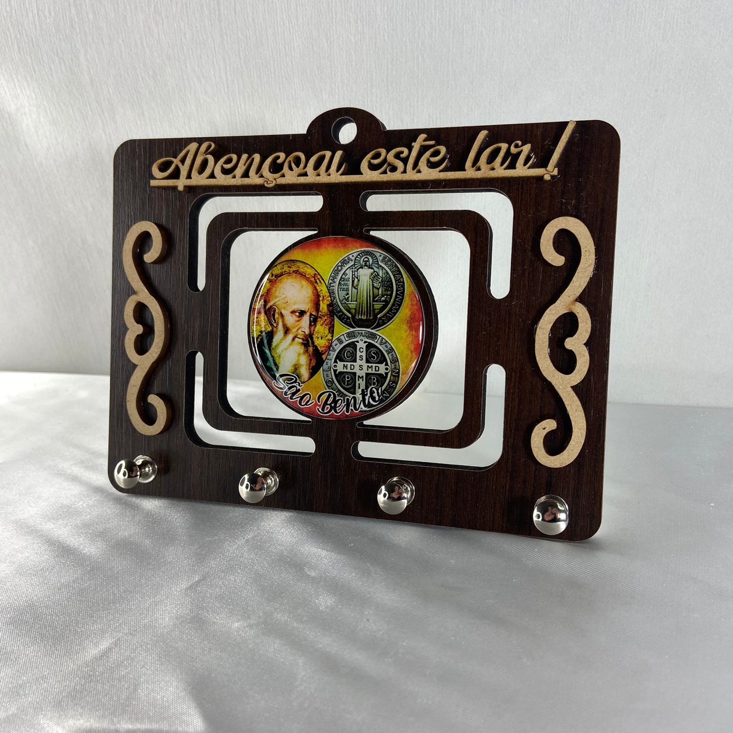 PORTA CHAVE VAZADO RESINADO SÃO BENTO 14CM (1 UNIDADE)