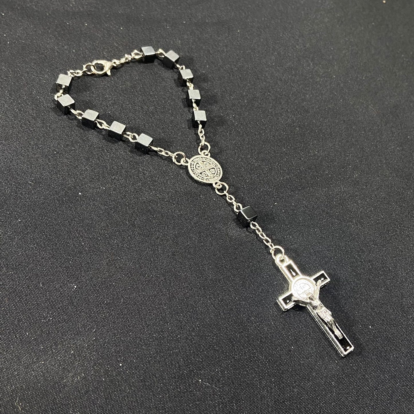 DEZENA PARA CARRO HEMATITA MEDALHA SÃO BENTO 06 MM (6 UNIDADES)
