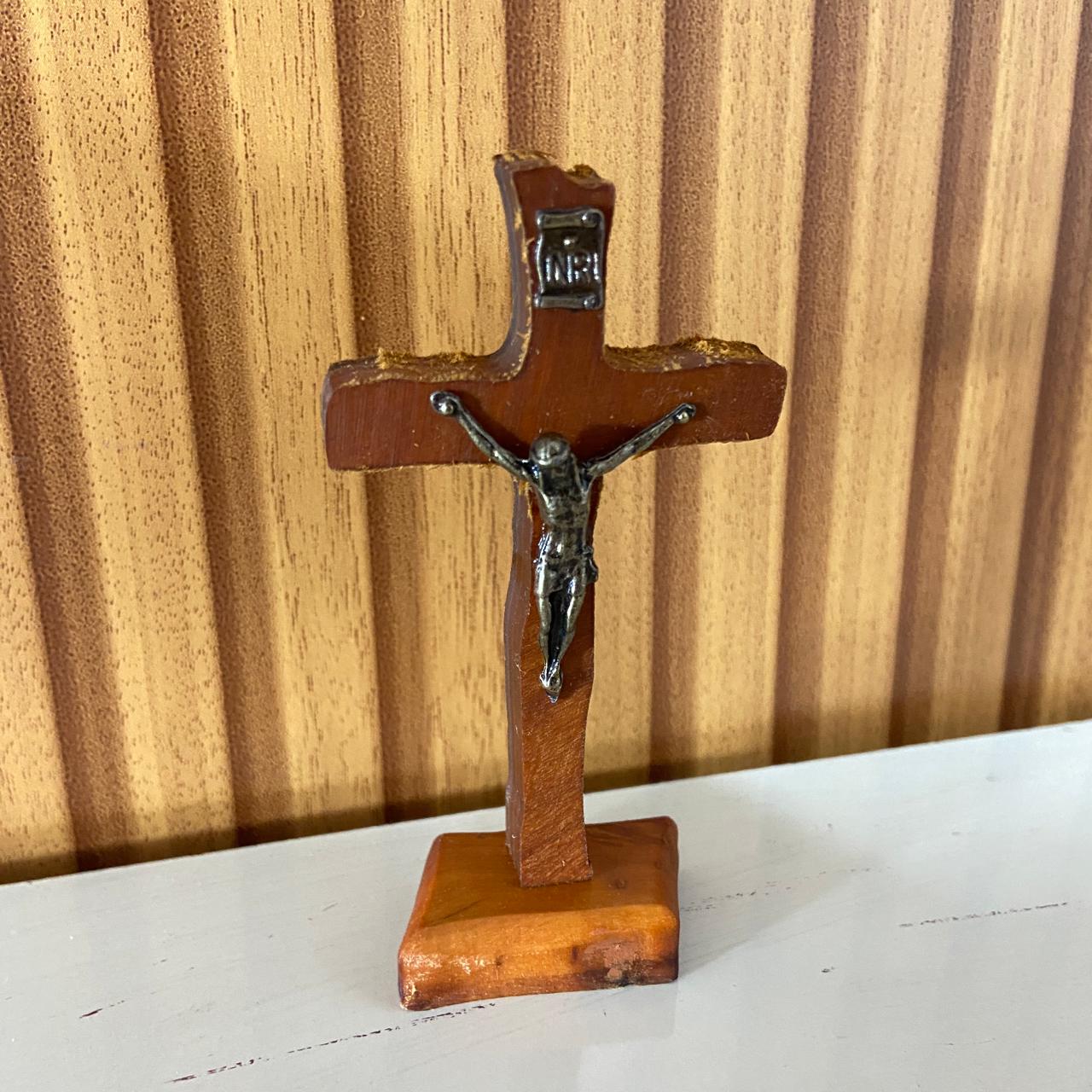 CRUCIFIXO MADEIRA DE MESA ONDULADO 10CM (1 UNIDADE)