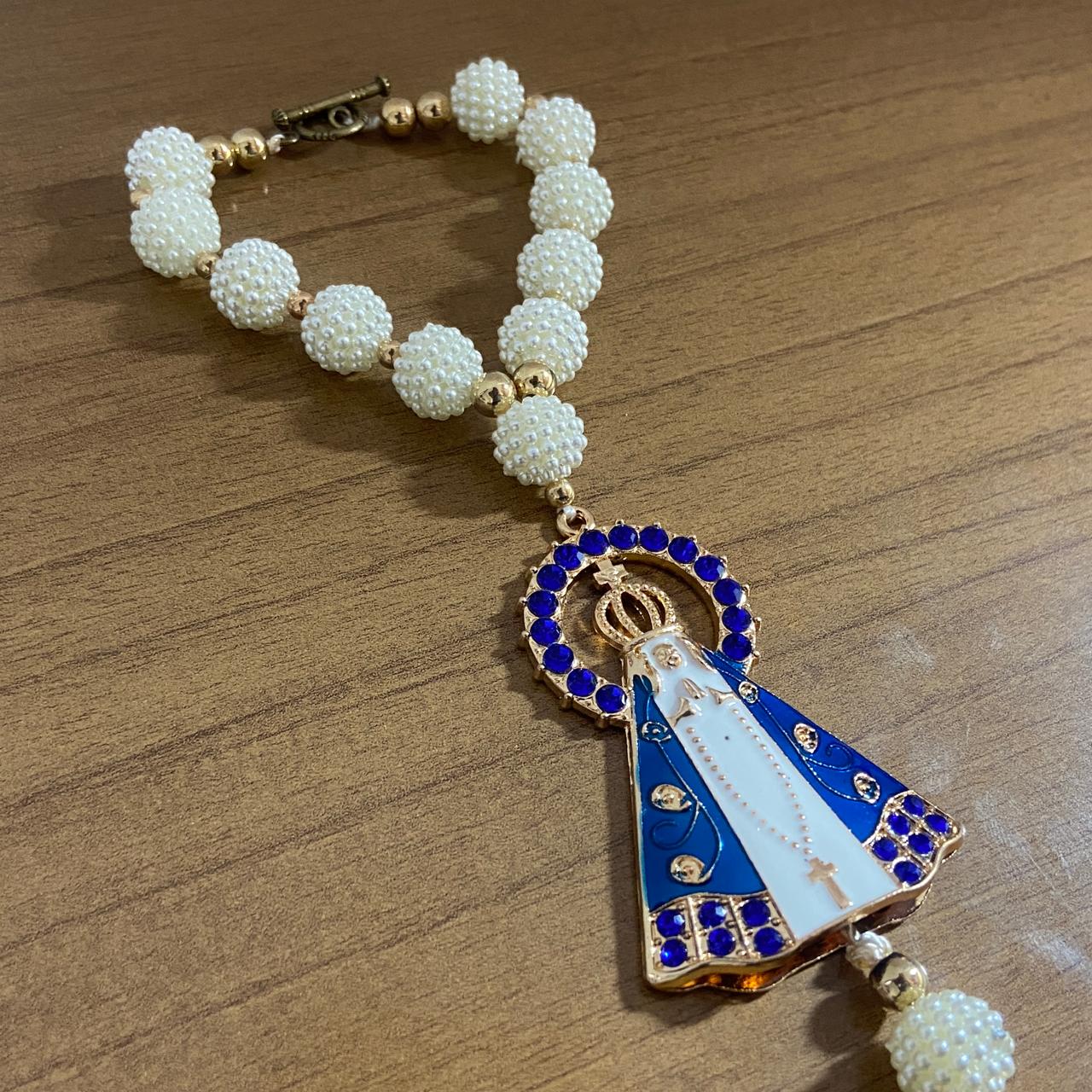 DEZENA PARA CARRO NOSSA SENHORA APARECIDA COM AURÉOLA AMORA BRANCA 12MM (3 UNIDADES)