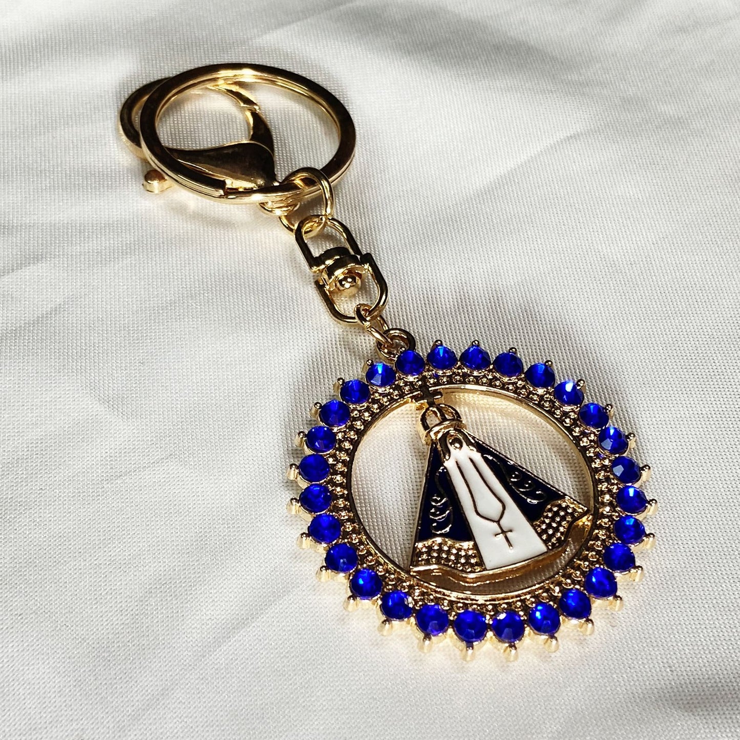 CHAVEIRO LUXO NOSSA SENHORA APARECIDA COM STRASS AZUL (6 UNIDADES)