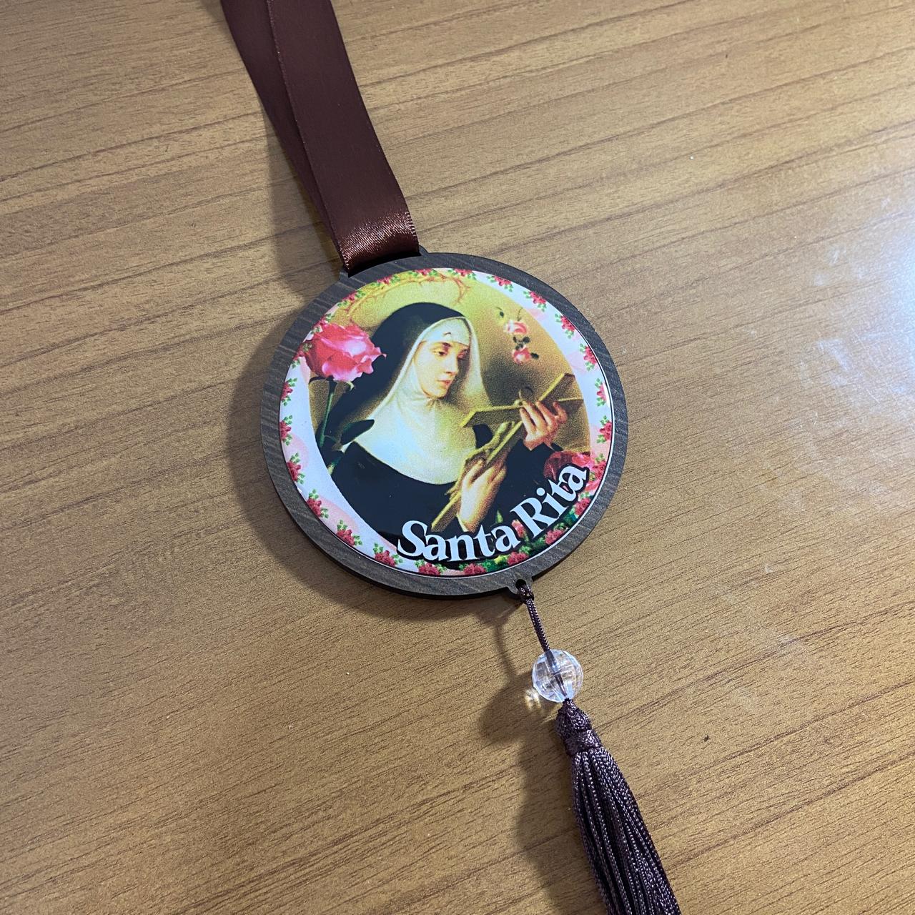 ADORNO ÚNICO REDONDO SANTA RITA DE CÁSSIA (1 UNIDADE)