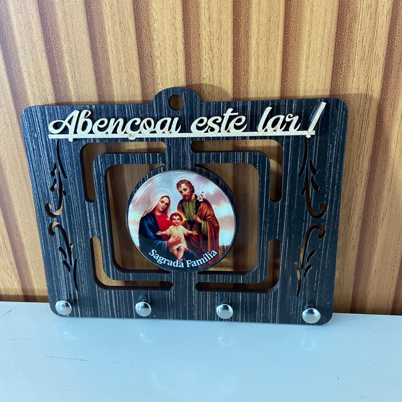 PORTA CHAVE VAZADO RESINADO SAGRADA FAMÍLIA 14CM (1 UNIDADE)