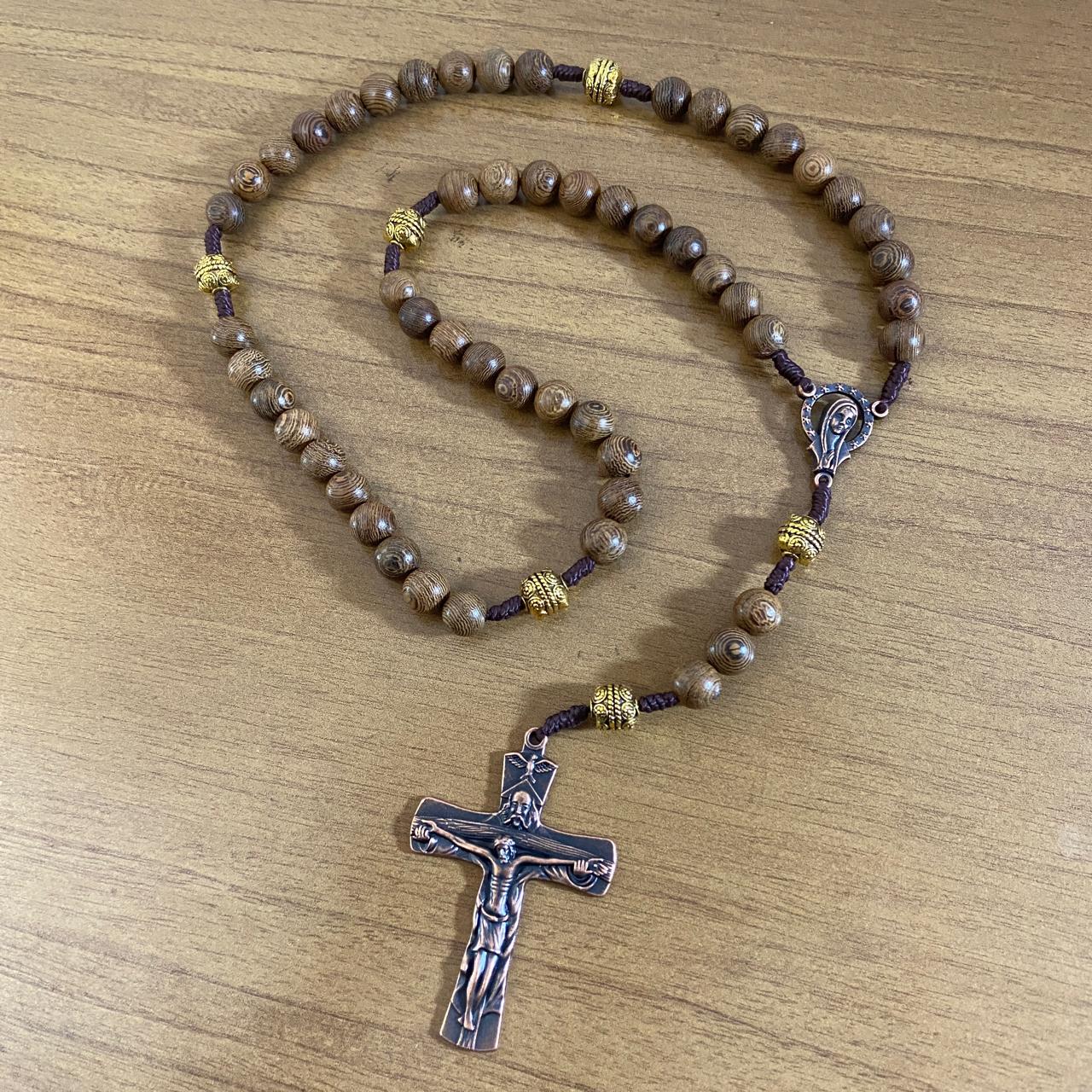 TERÇO MARROM CRUZ SANTISSIMA TRINDADE 10MM (1 UNIDADE)