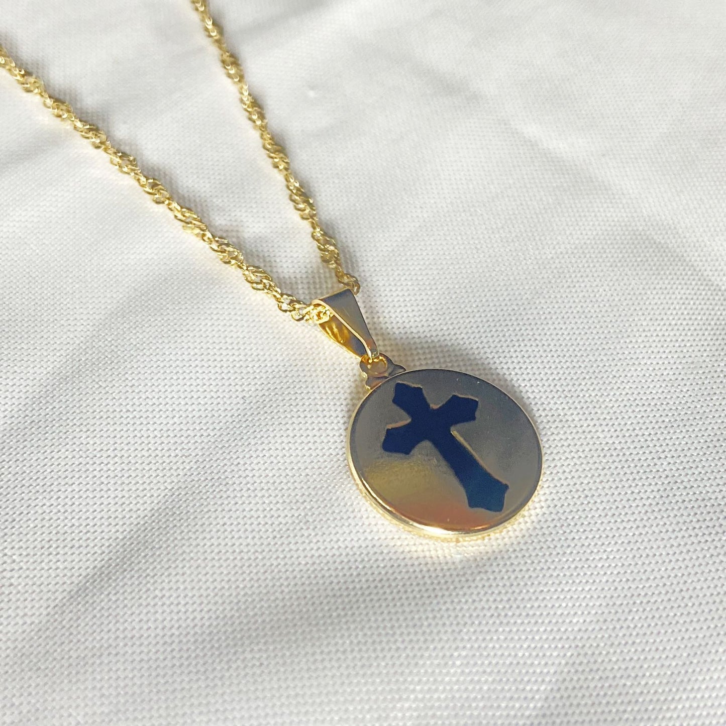 CORRENTE DOURADA REDONDA CRUZ RESINADA (3 UNIDADES)