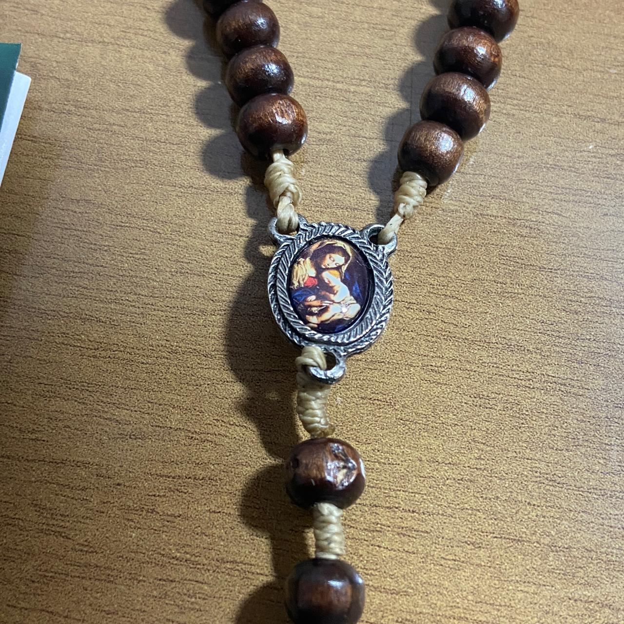 TERÇO DE MADEIRA MÃE DIVINA PROVIDÊNCIA 8MM (1 UNIDADE)