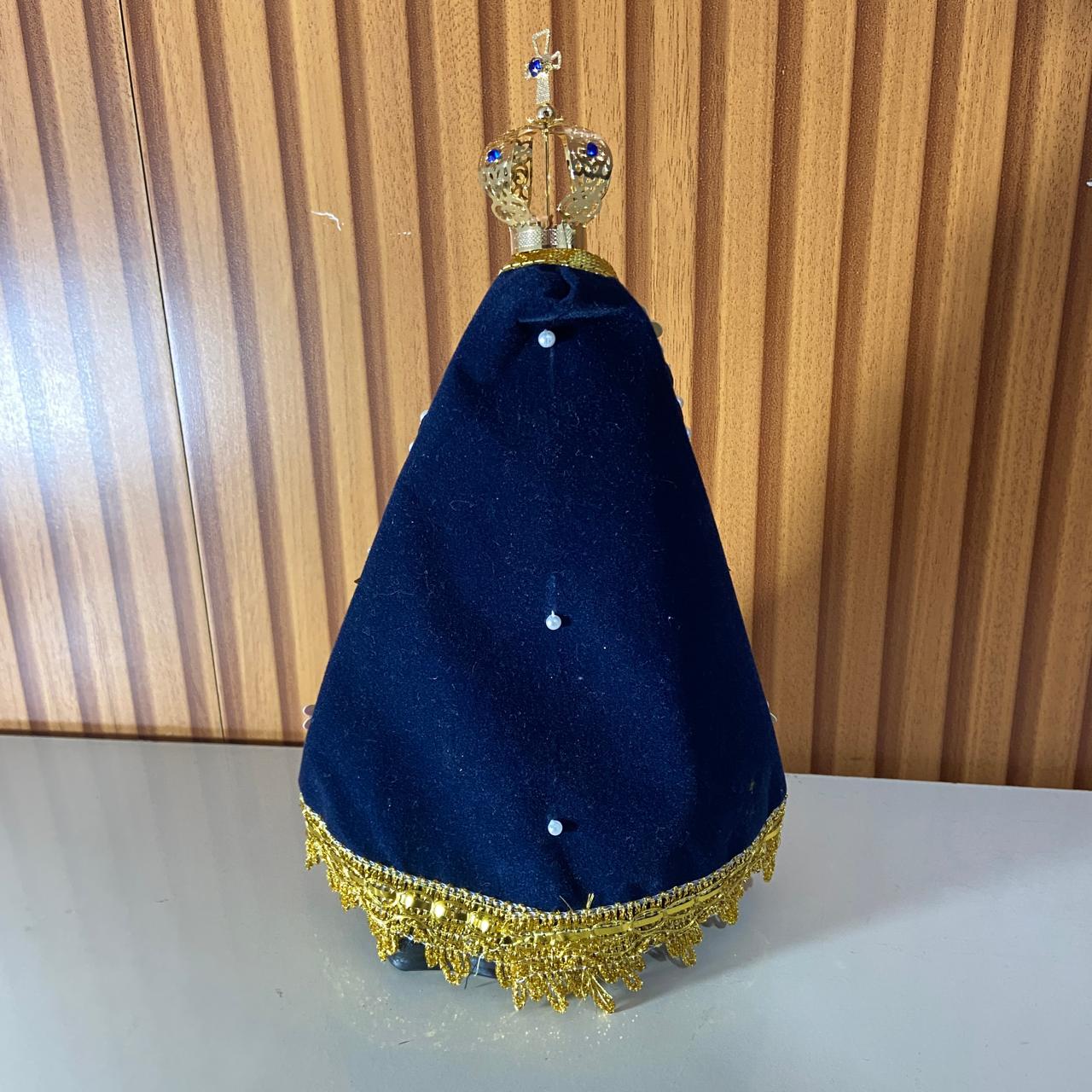 IMAGEM DE RESINA NACIONAL RÉPLICA NOSSA SENHORA APARECIDA COM MANTO E COROA 21CM (1 UNIDADE)