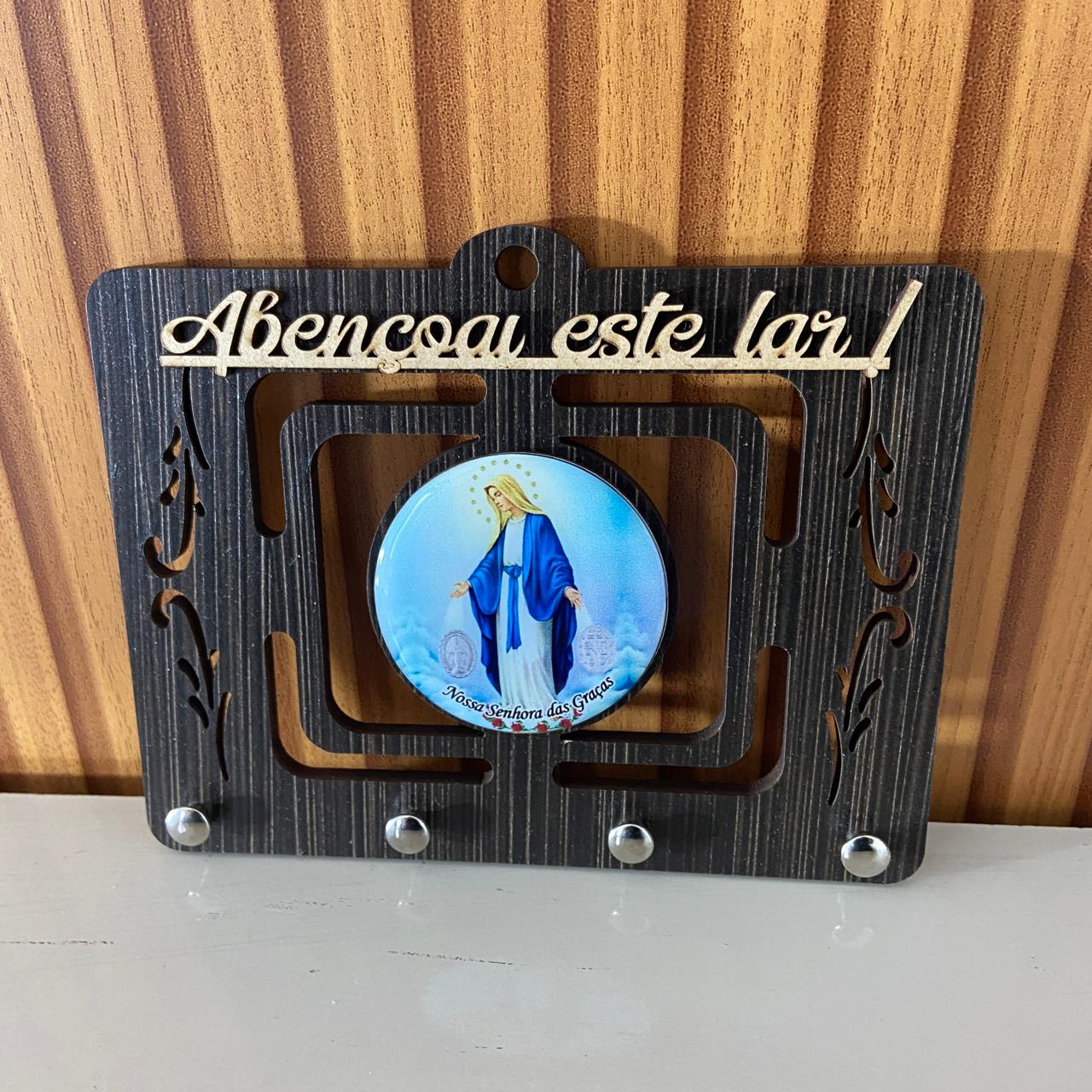 PORTA CHAVE VAZADO RESINADO NOSSA SENHORA DAS GRAÇAS 14CM (1 UNIDADE)