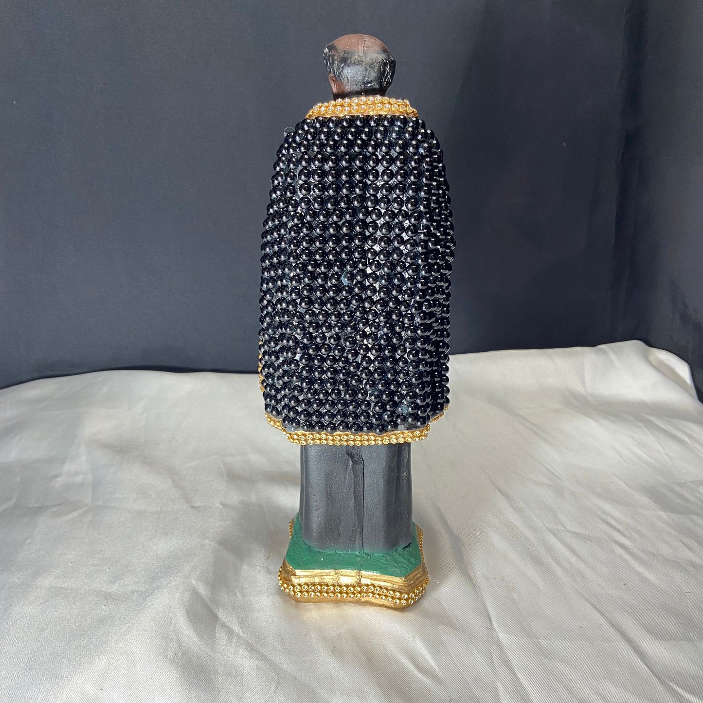 IMAGEM DE GESSO COM PÉROLA SÃO BENEDITO 27CM (1 UNIDADE)