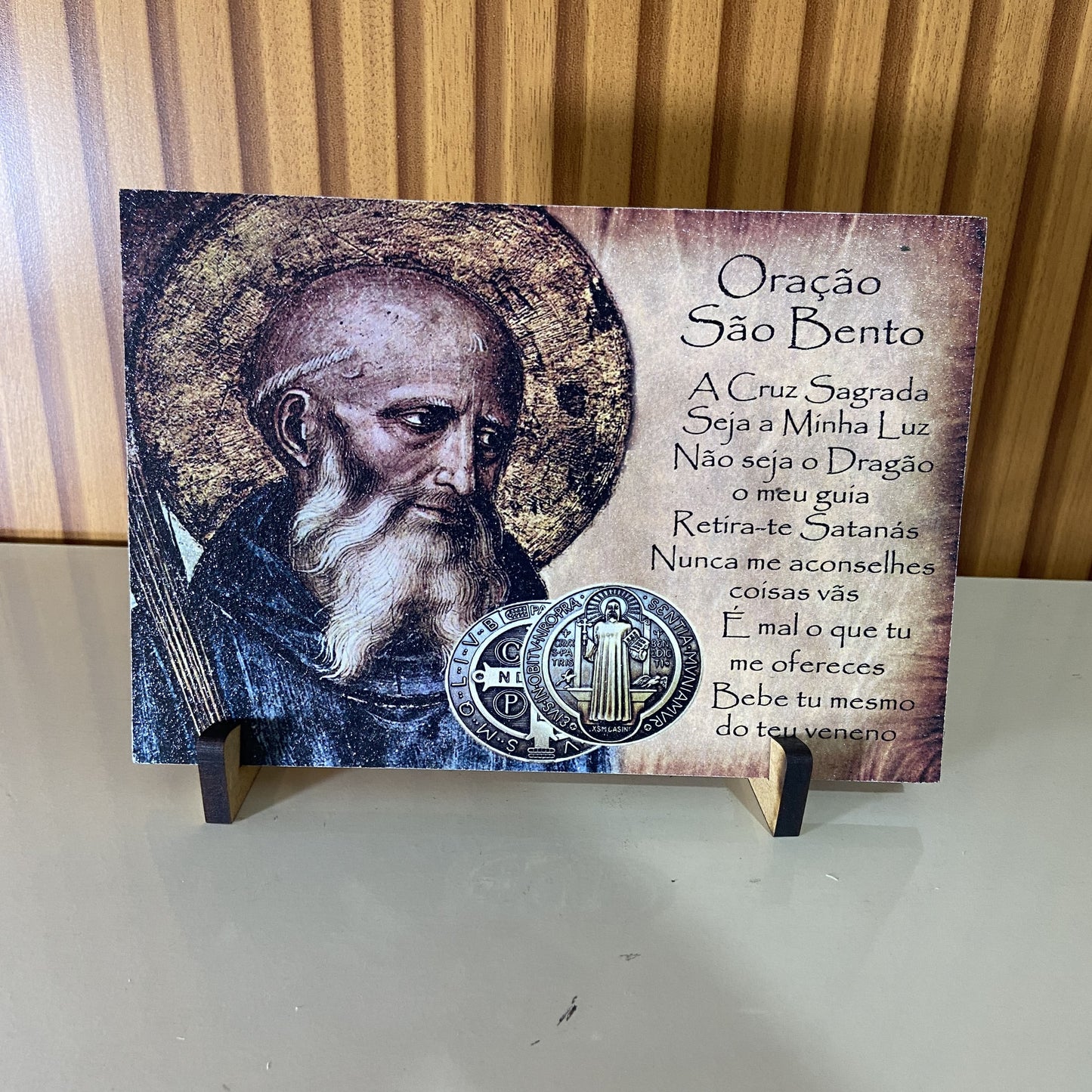 PLAQUINHA DE MESA MDF RESINADO SÃO BENTO 13CM x 19CM (1 UNIDADE)