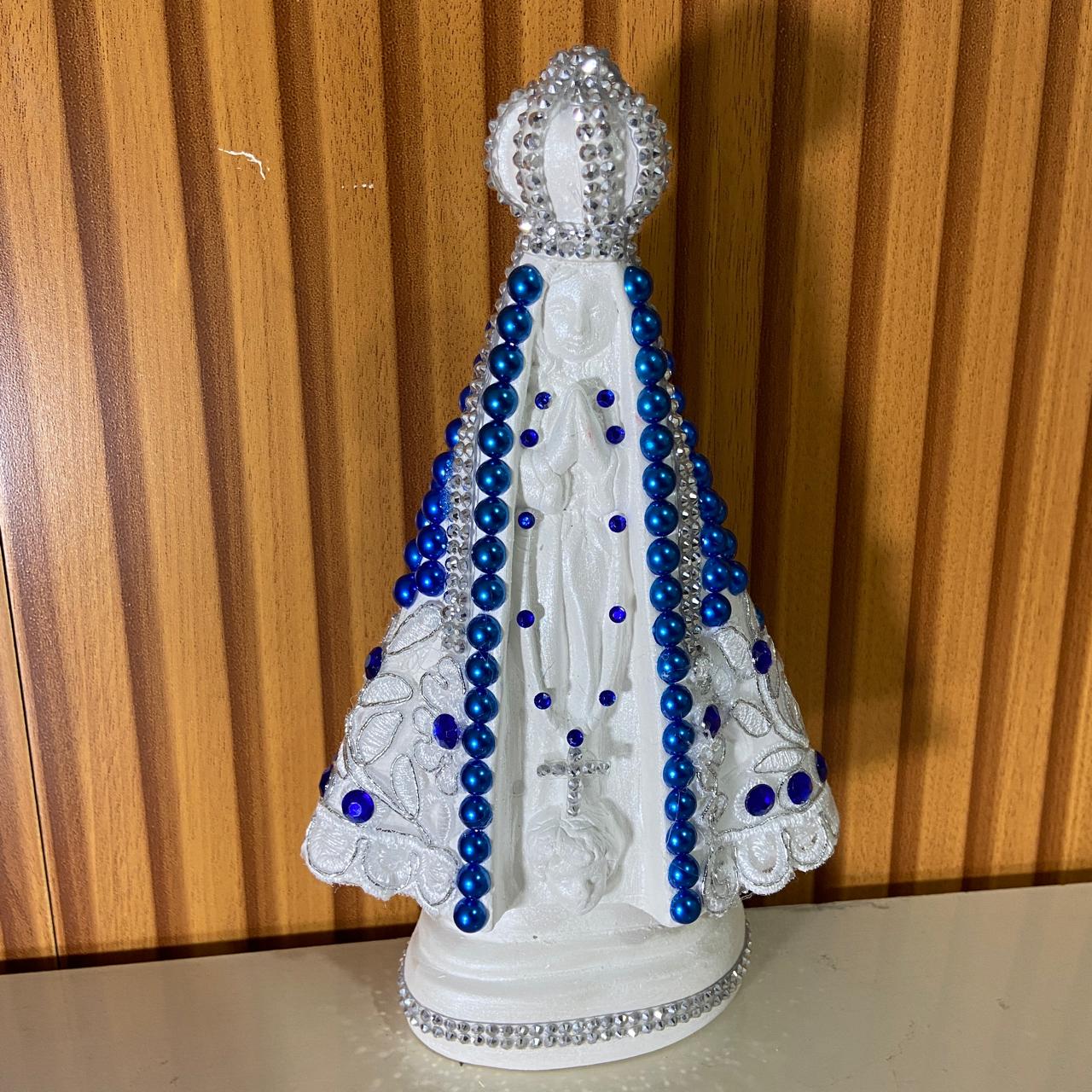 IMAGEM DE GESSO NOSSA SENHORA APARECIDA PÉROLA COM STRASS MOD10 23CM (1 UNIDADE)