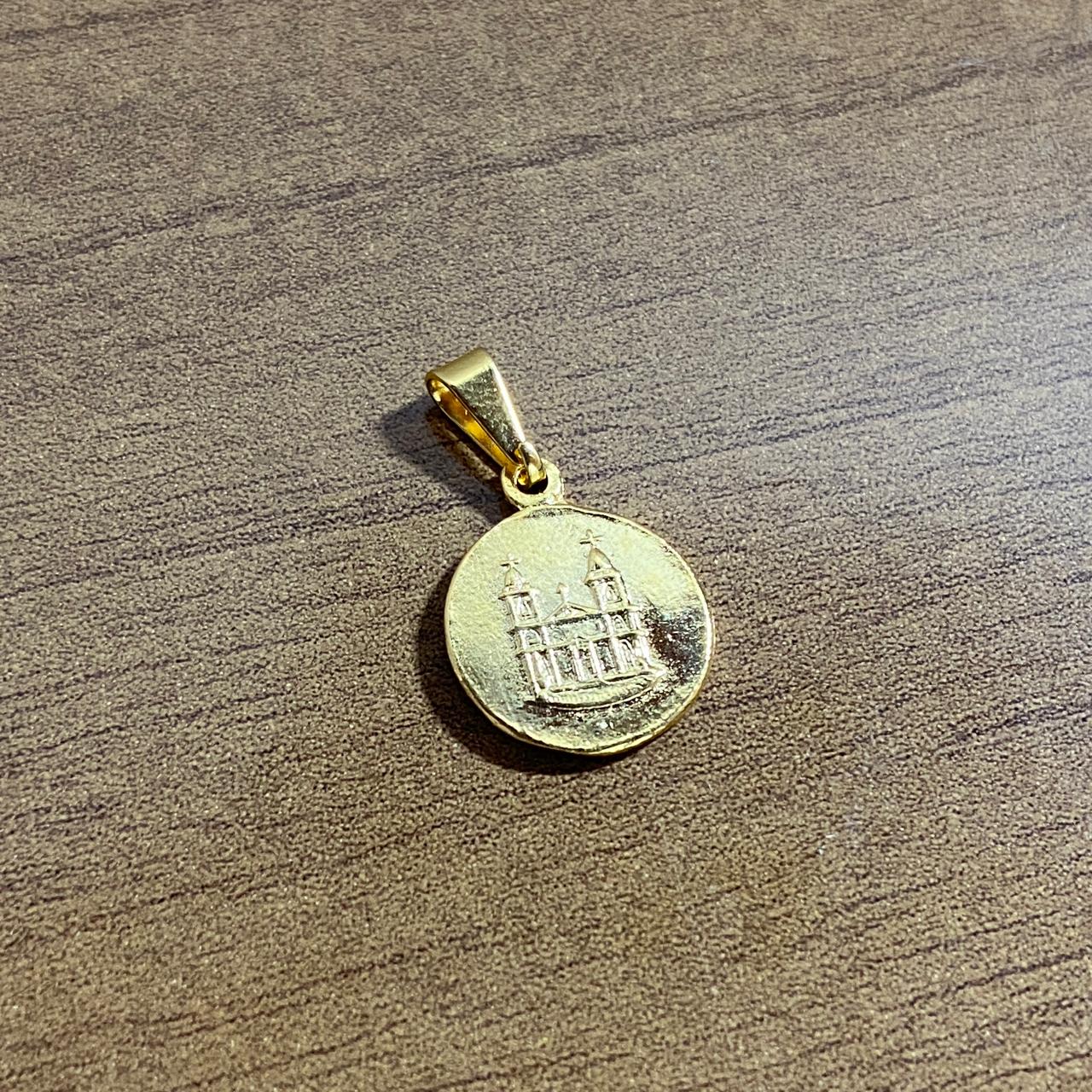PINGENTE DOURADO NOSSA SENHORA APARECIDA E BASÍLICA (6 UNIDADES)