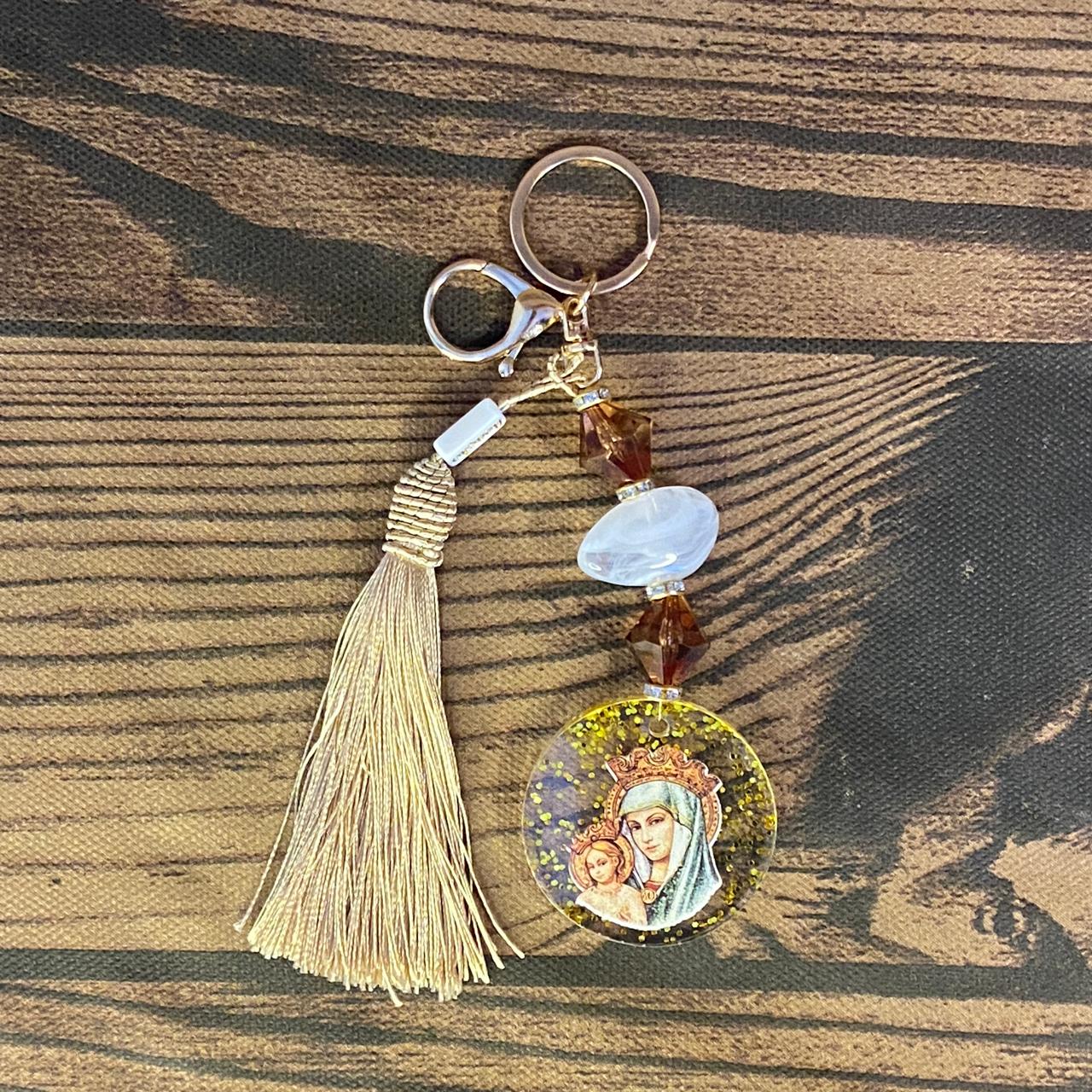 CHAVEIRO LUXO MEDALHA RESINADA NOSSA SENHORA MÃE DOS HOMENS (1 UNIDADE)