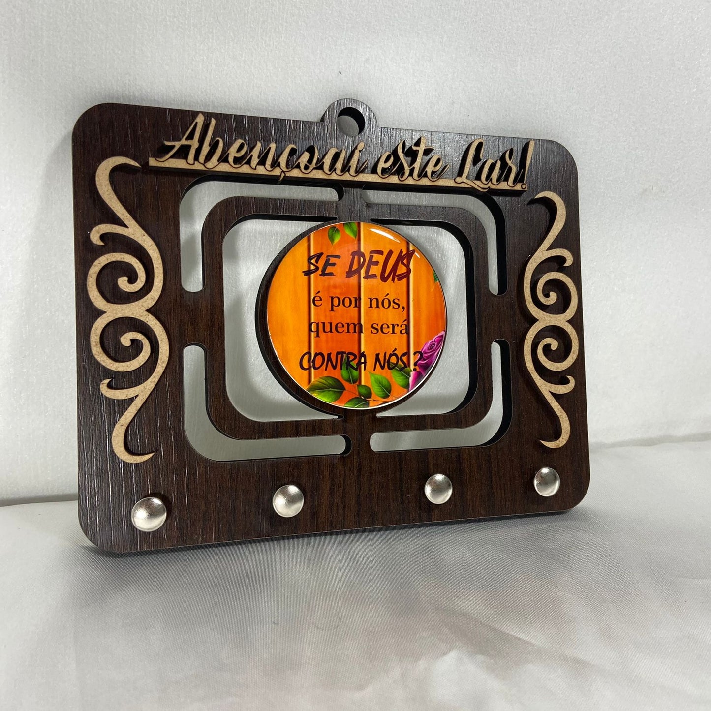 PORTA CHAVE VAZADO RESINADO SE DEUS É POR NÓS, QUEM SERÁ CONTRA NÓS ? 14CM (1 UNIDADE)