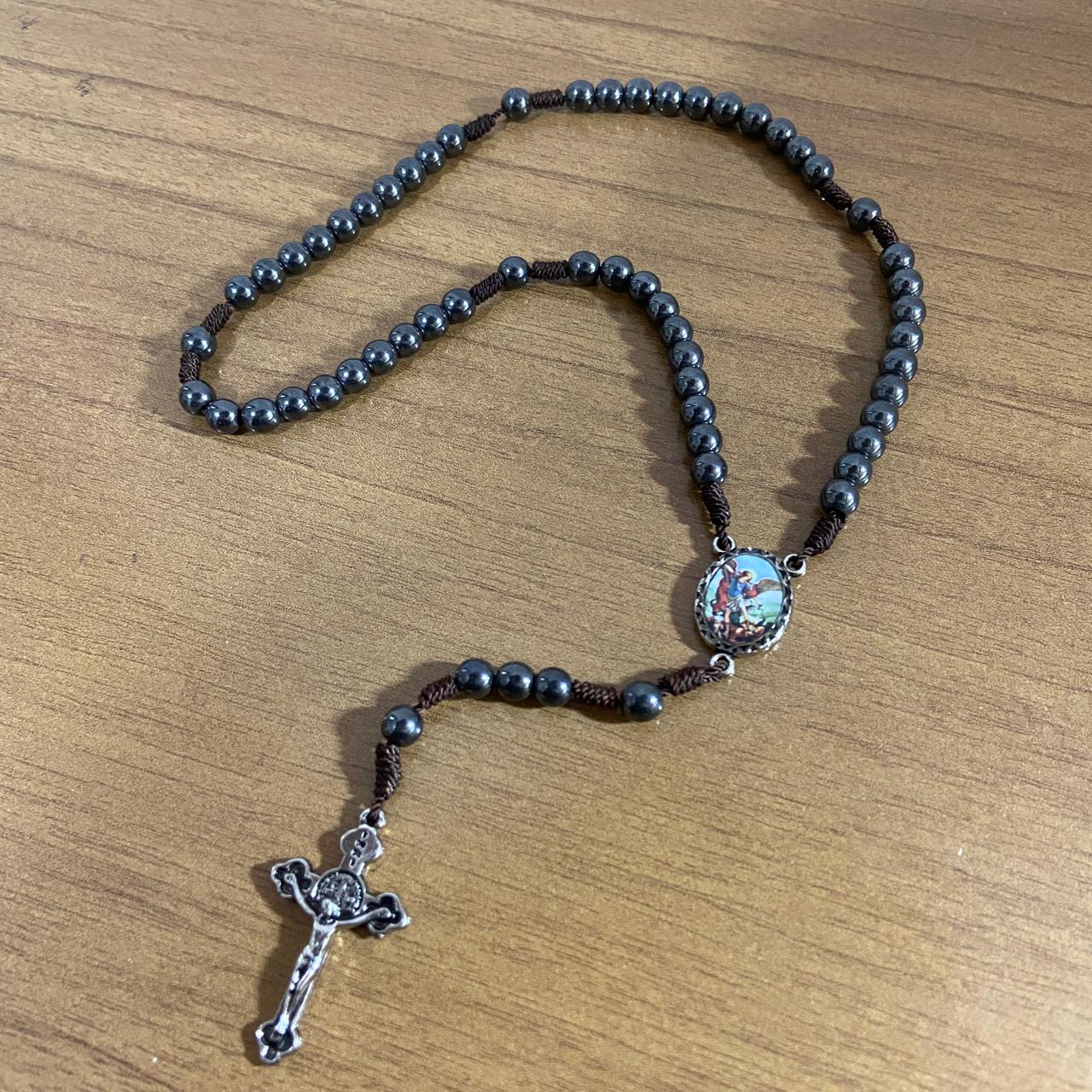 TERÇO DE HEMATITA SÃO MIGUEL ARCANJO 6MM (3 UNIDADES)