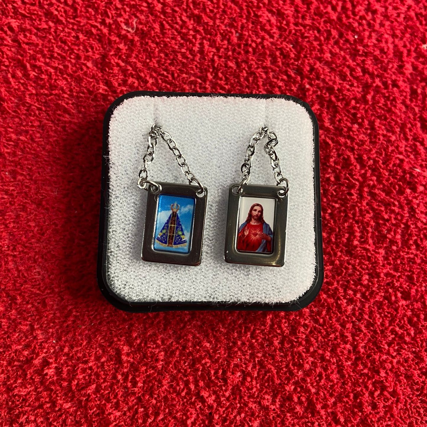 ESCAPULÁRIO INOX QUADRADO SAGRADO CORAÇÃO DE JESUS E NOSSA SENHORA APARECIDA (6 UNIDADES)