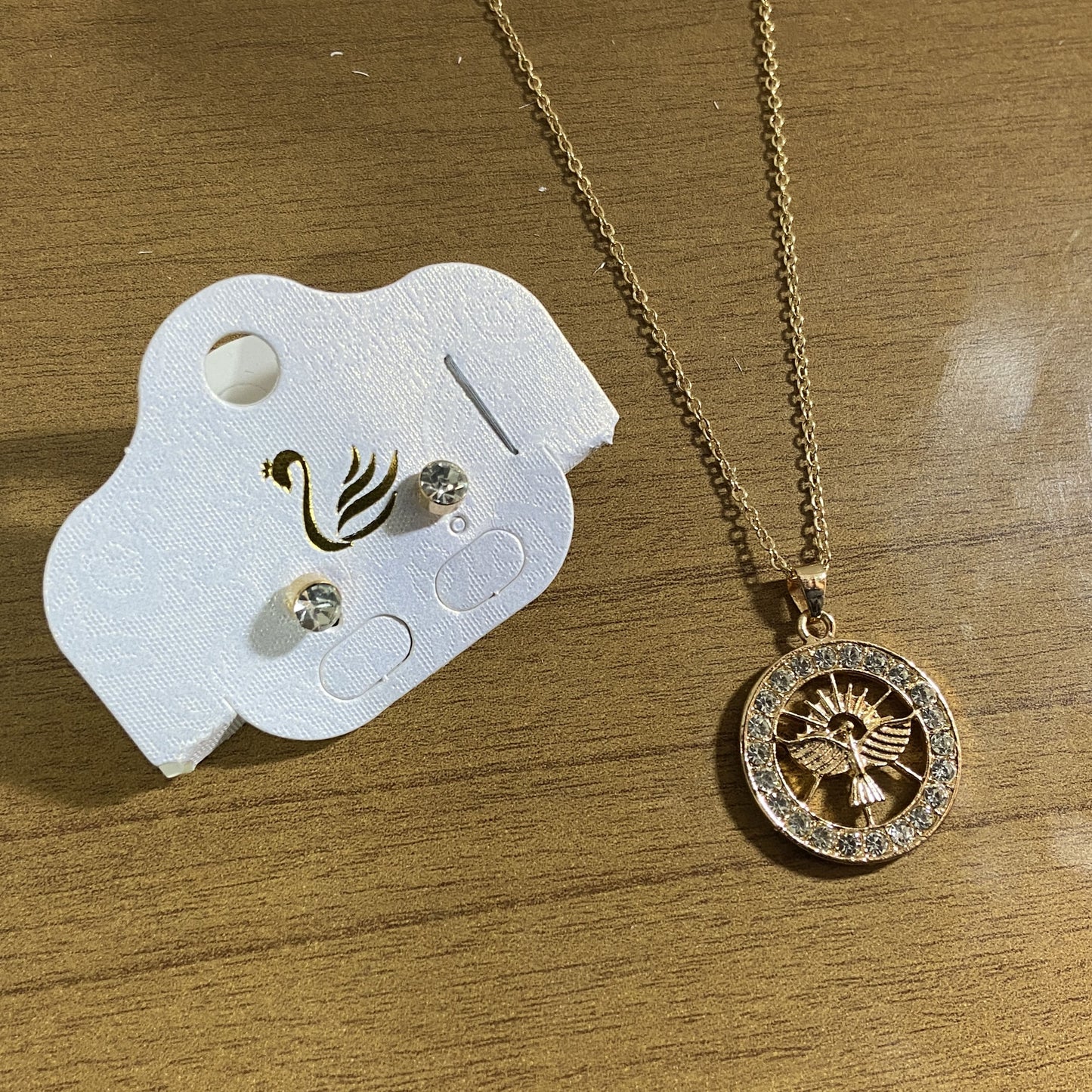 CORRENTE DOURADA COM BRINCO PONTA DE LUZ DIVINO ESPÍRITO SANTO MOD 02 ( 1 UNIDADE)