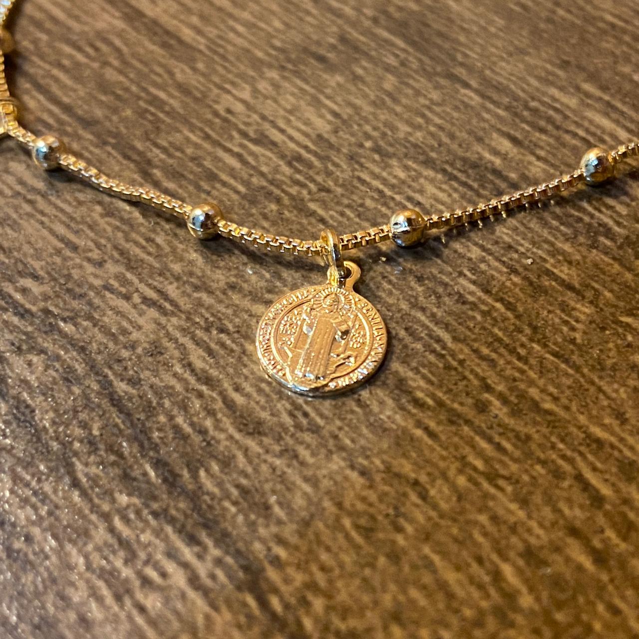 PULSEIRA DOURADA MEDALHAS DE SÃO BENTO (3 UNIDADES)
