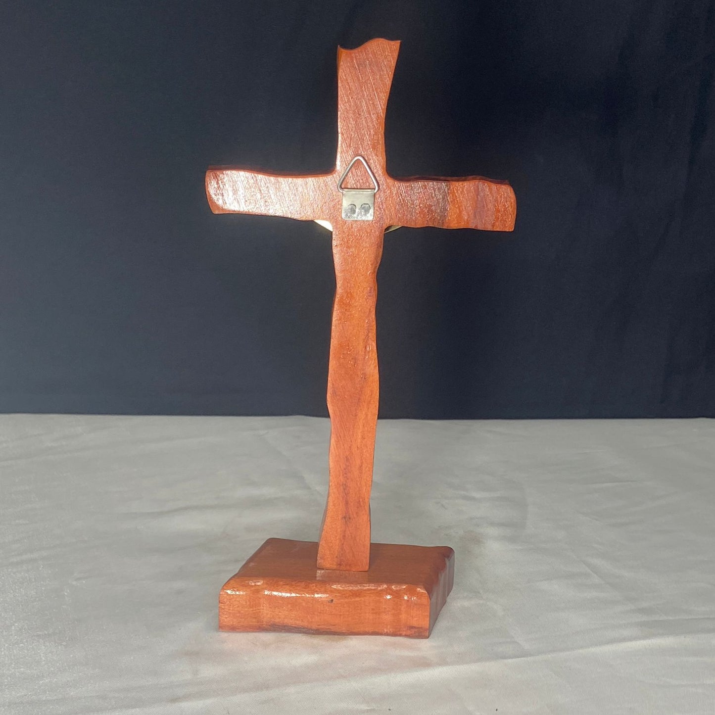 CRUCIFIXO MADEIRA DE MESA ONDULADO 20,5CM (1 UNIDADE)