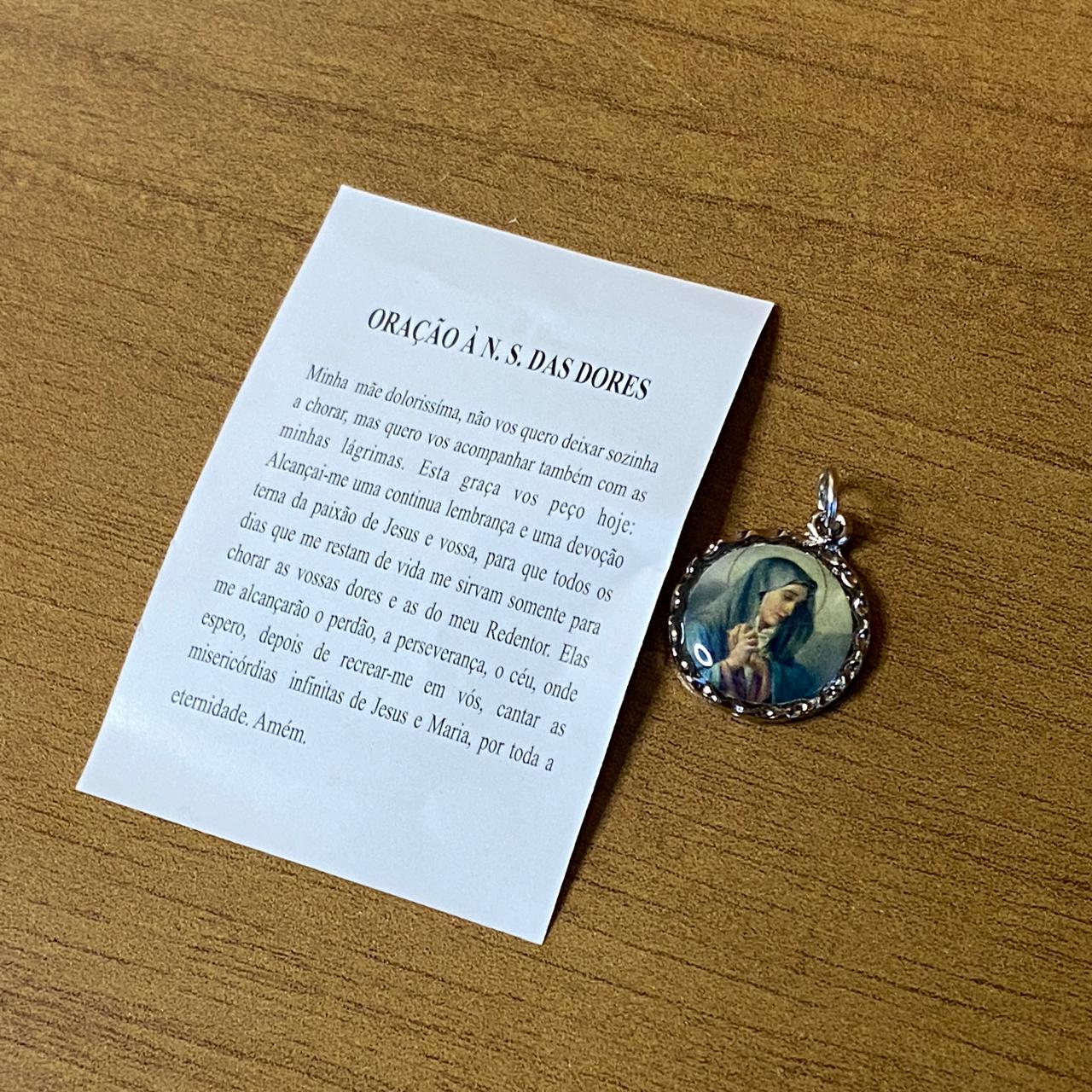 MEDALHA NÍQUEL RESINADA NOSSA SENHORA DAS DORES (6 UNIDADE)