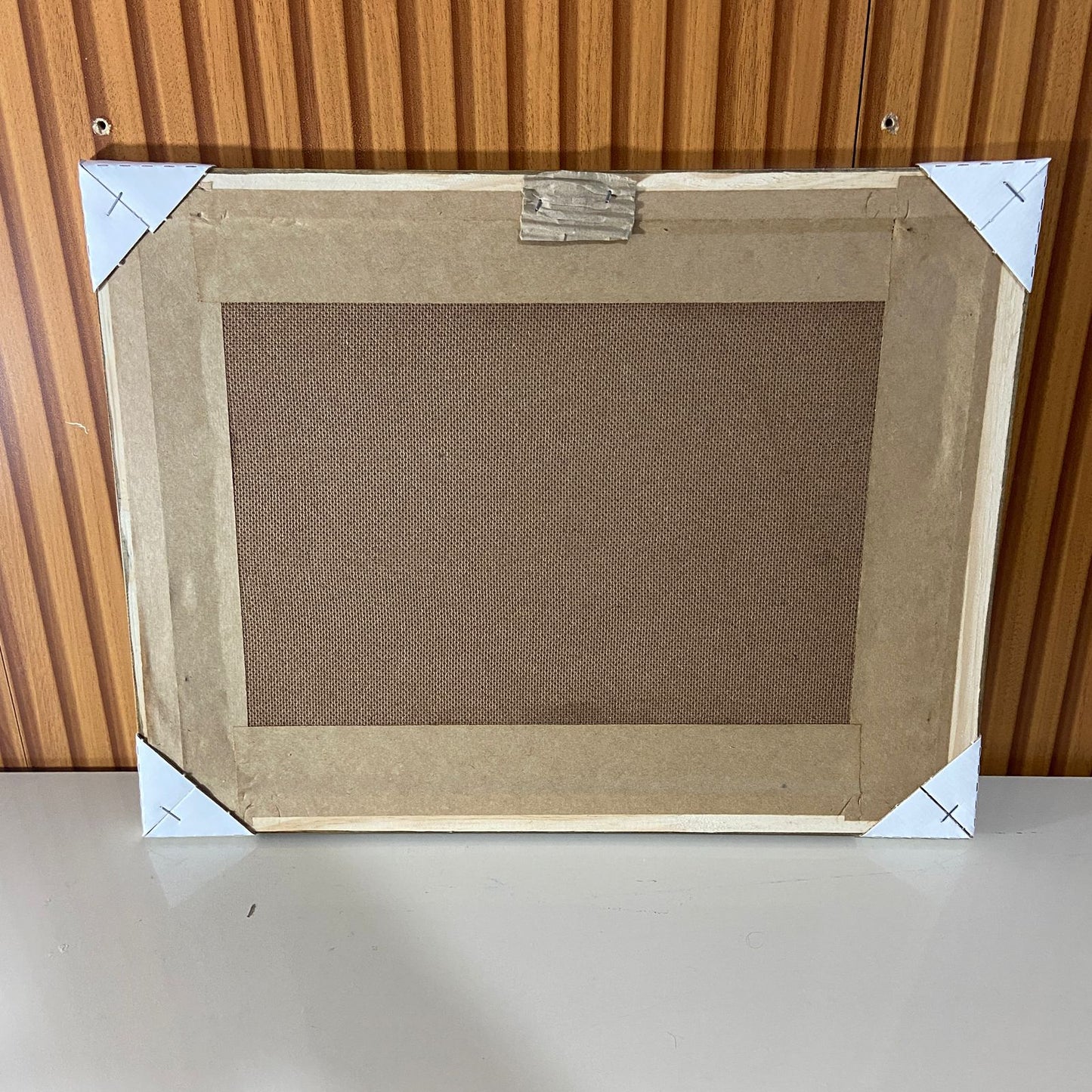 QUADRO COM MOLDURA RESINADO SANTAS CHAGAS DE JESUS 35CMX44CM (1 UNIDADE)