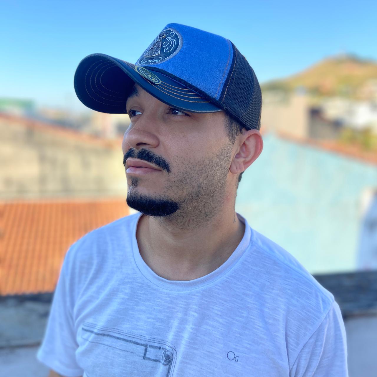 BONÉ NOSSA SENHORA APARECIDA BORDADO COM MEDALHA MOD9 (1 UNIDADES)