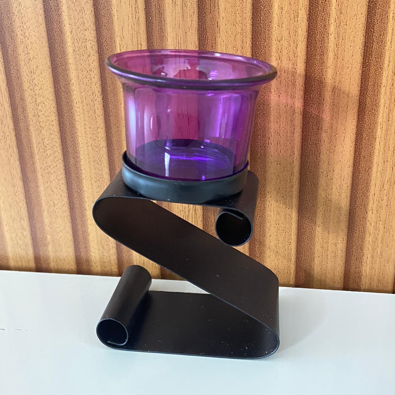 CASTIÇAL DE VIDRO ROXO COM SUPORTE DE METAL 12,5CM (1 UNIDADE)