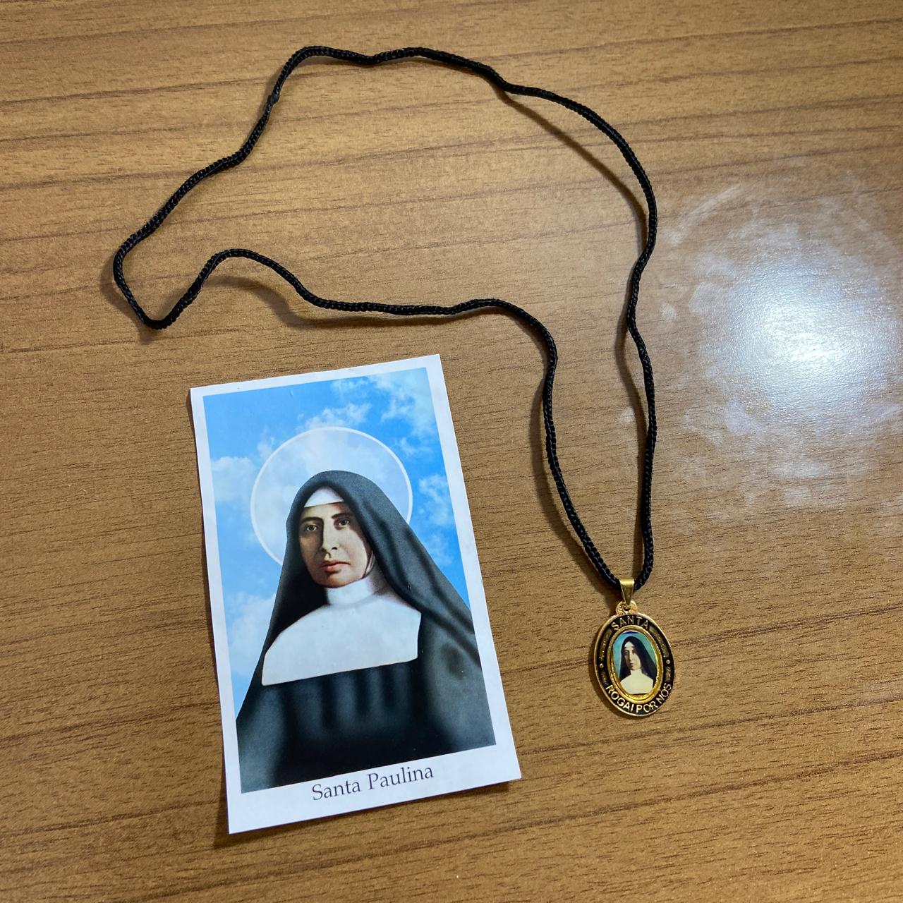 CORDÃO COM MEDALHA RESINADA SANTA PAULINA (1 UNIDADES)