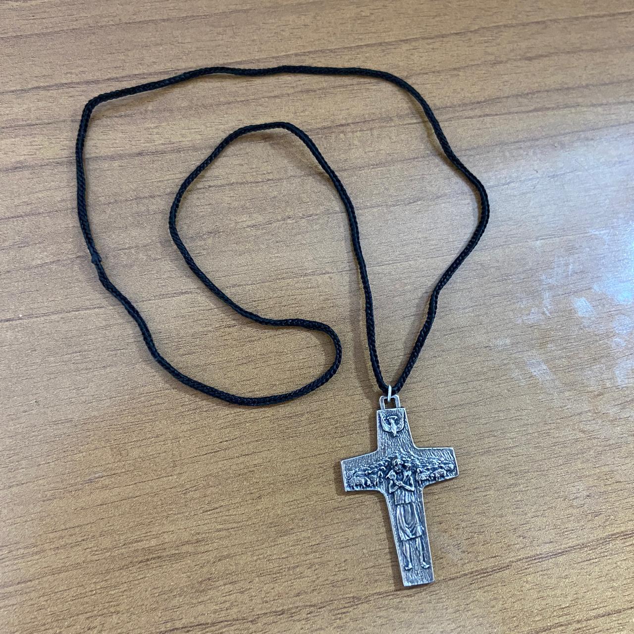 CORDÃO COM CRUZ DO PAPA FRANCISCO (03 UNIDADES)