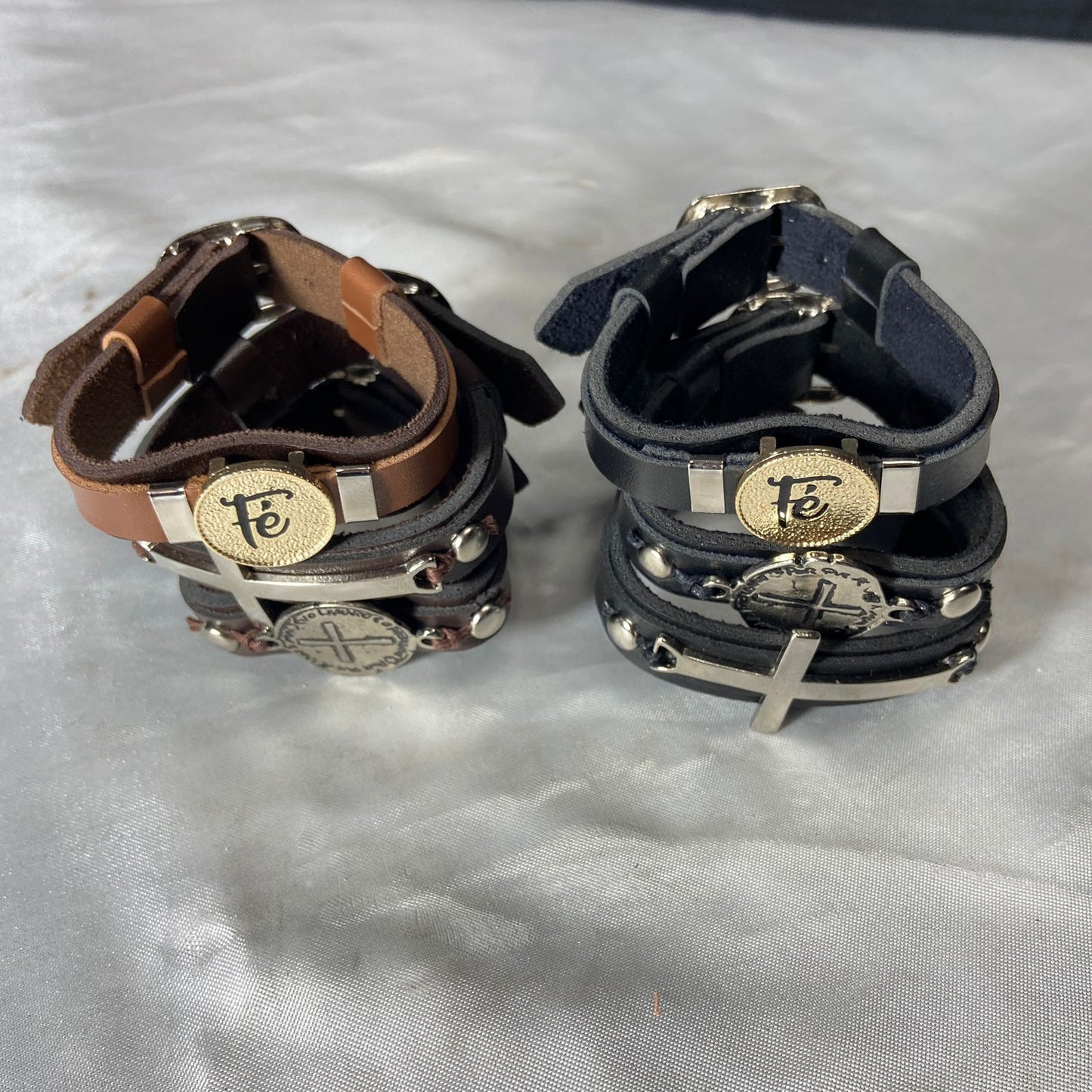 PULSEIRA COURO PINGENTES SORTIDOS MOD5 (6 UNIDADES)