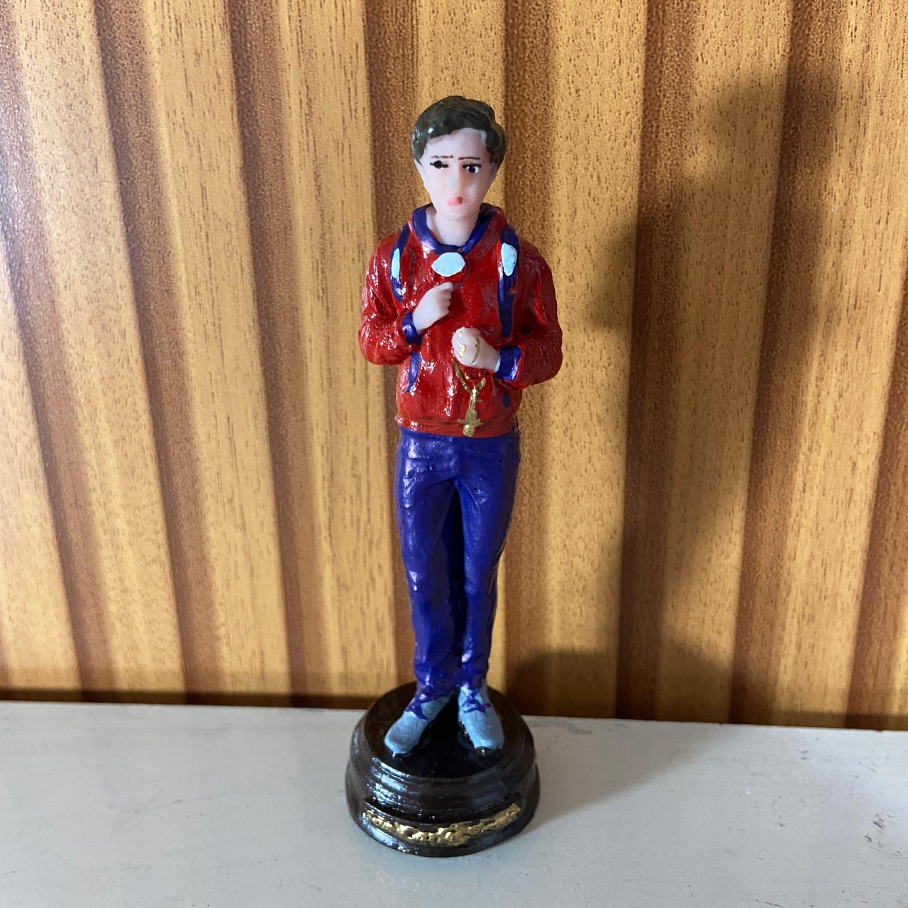 IMAGEM DE RESINA NACIONAL CARLO ACUTIS 12CM (1 UNIDADE)