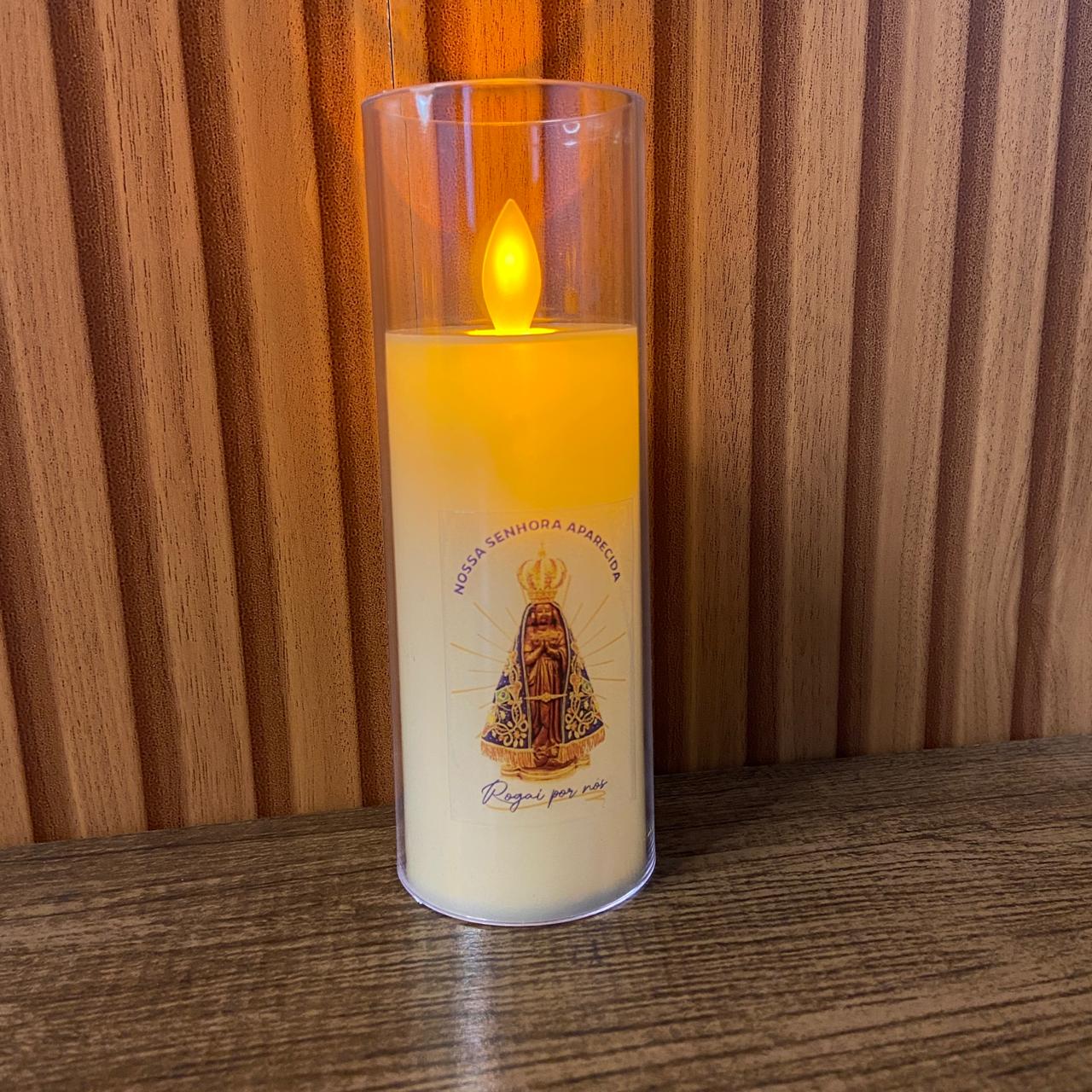 VELA ELETRÔNICA NO COPO DE ACRÍLICO NOSSA SENHORA APARECIDA 15CM (1 UNIDADE)