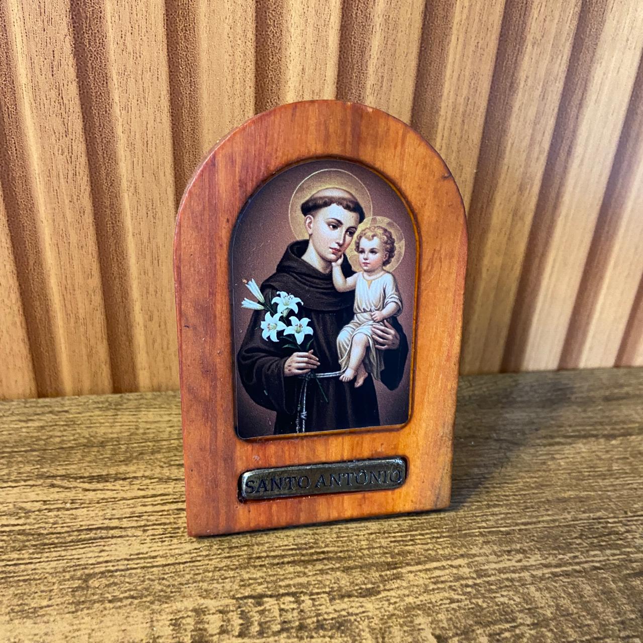 ADORNO DE MESA MADEIRA RESINADA SANTO ANTÔNIO 11CM (1 UNIDADE)