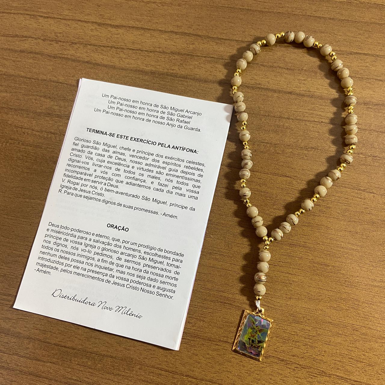 ROSÁRIO DE PÉROLA SÃO MIGUEL ARCANJO BEGE (1 UNIDADE)
