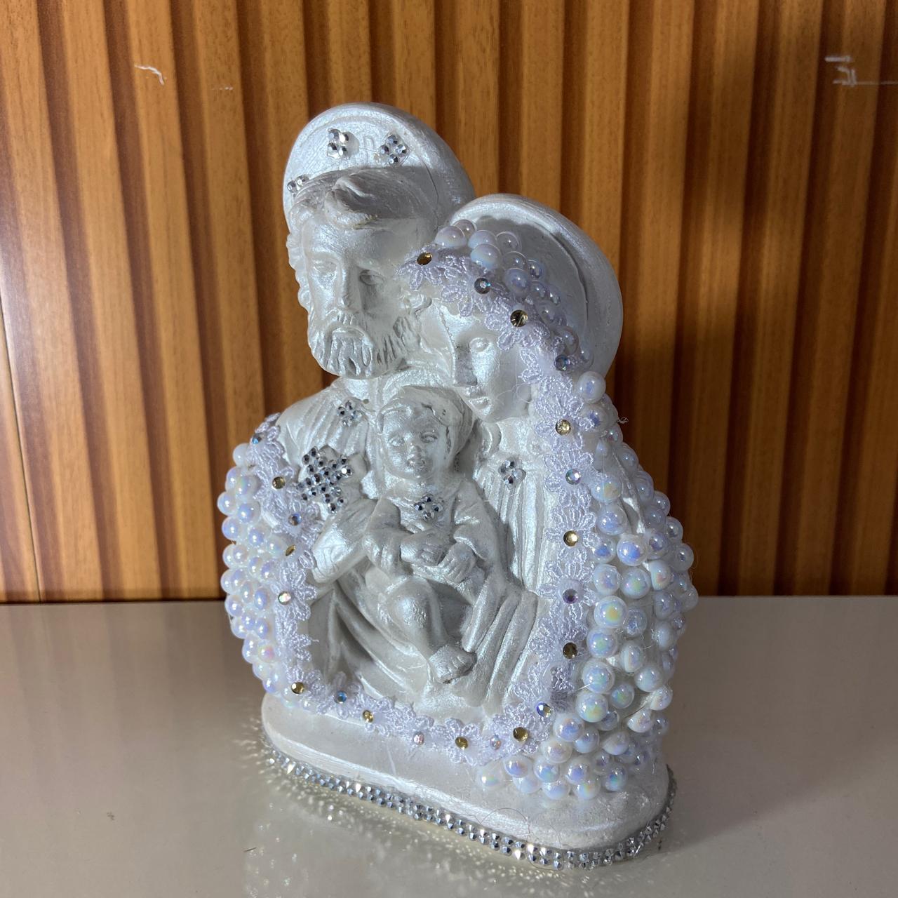 BUSTO DE GESSO SAGRADA FAMÍLIA BRANCO COM PÉROLA E STRASS 20CM (1 UNIDADE)