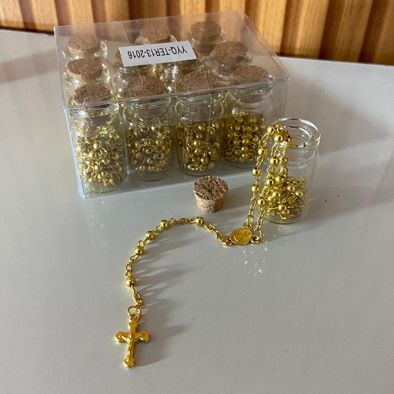 TERÇO DOURADO NA GARRAFA NOSSA SENHORA APARECIDA 4MM (12 UNIDADES)