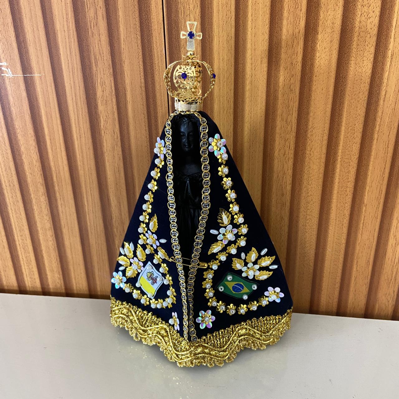 IMAGEM DE GESSO RÉPLICA NOSSA SENHORA APARECIDA COM MANTO E COROA 20CM (1 UNIDADE)