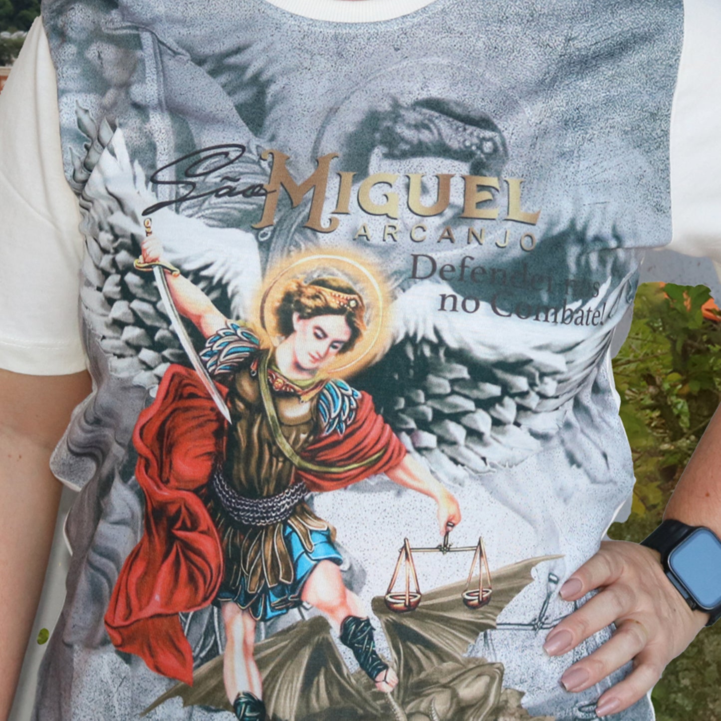 CAMISETA BEGE SÃO MIGUEL ARCANJO TAMANHO P (1 UNIDADE)