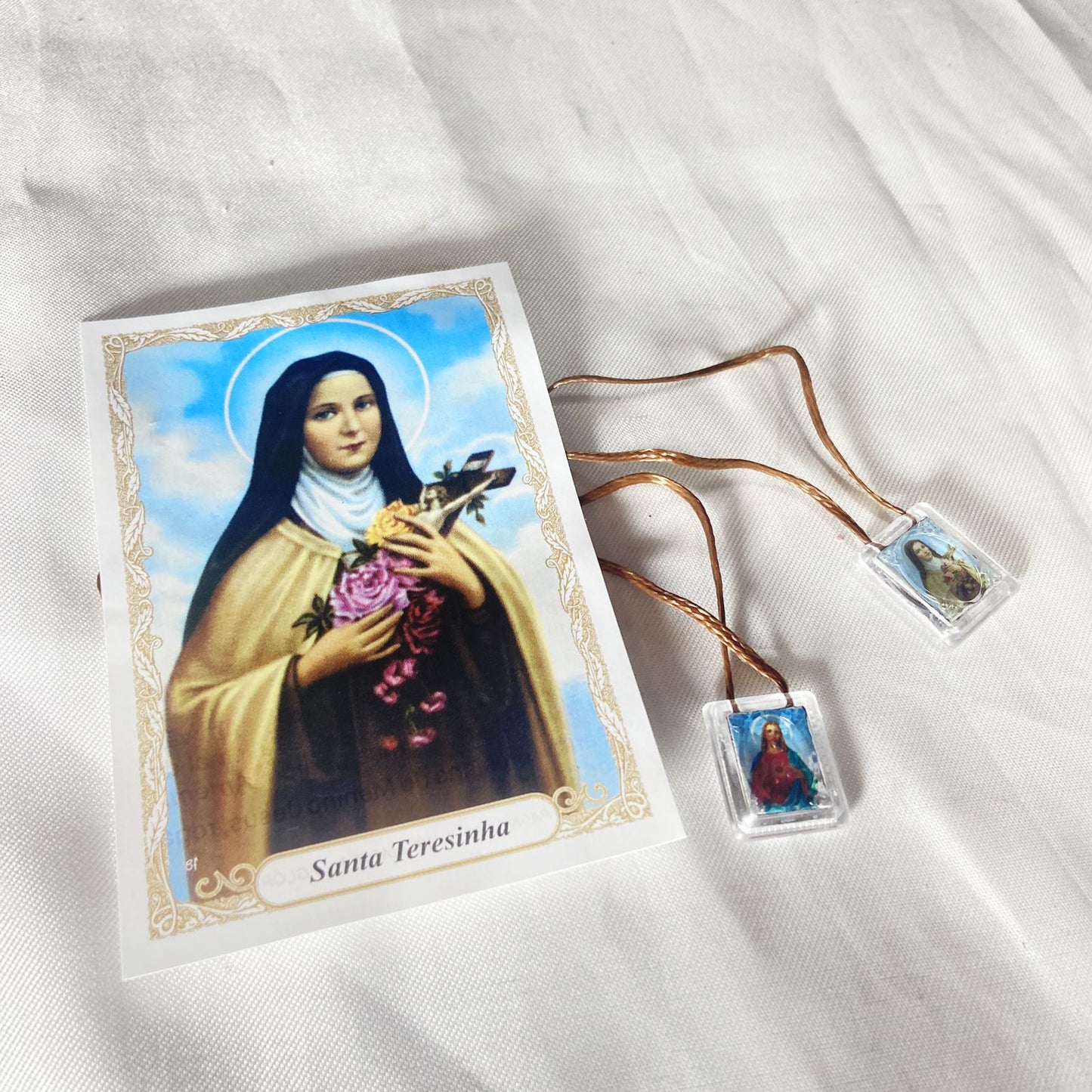 ESCAPULÁRIO CORDINHA SANTA TERESINHA E SAGRADO CORAÇÃO DE JESUS (12 UNIDADES)