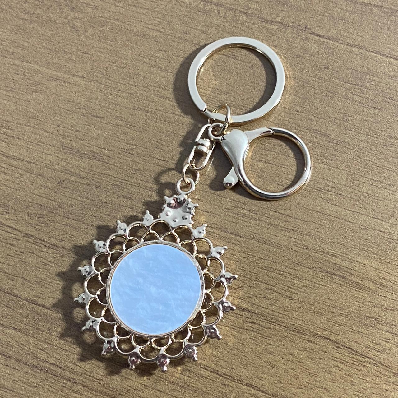 CHAVEIRO LUXO MADREPÉROLA DIVINO ESPÍRITO SANTO COM MOSQUETE (6 UNIDADES)