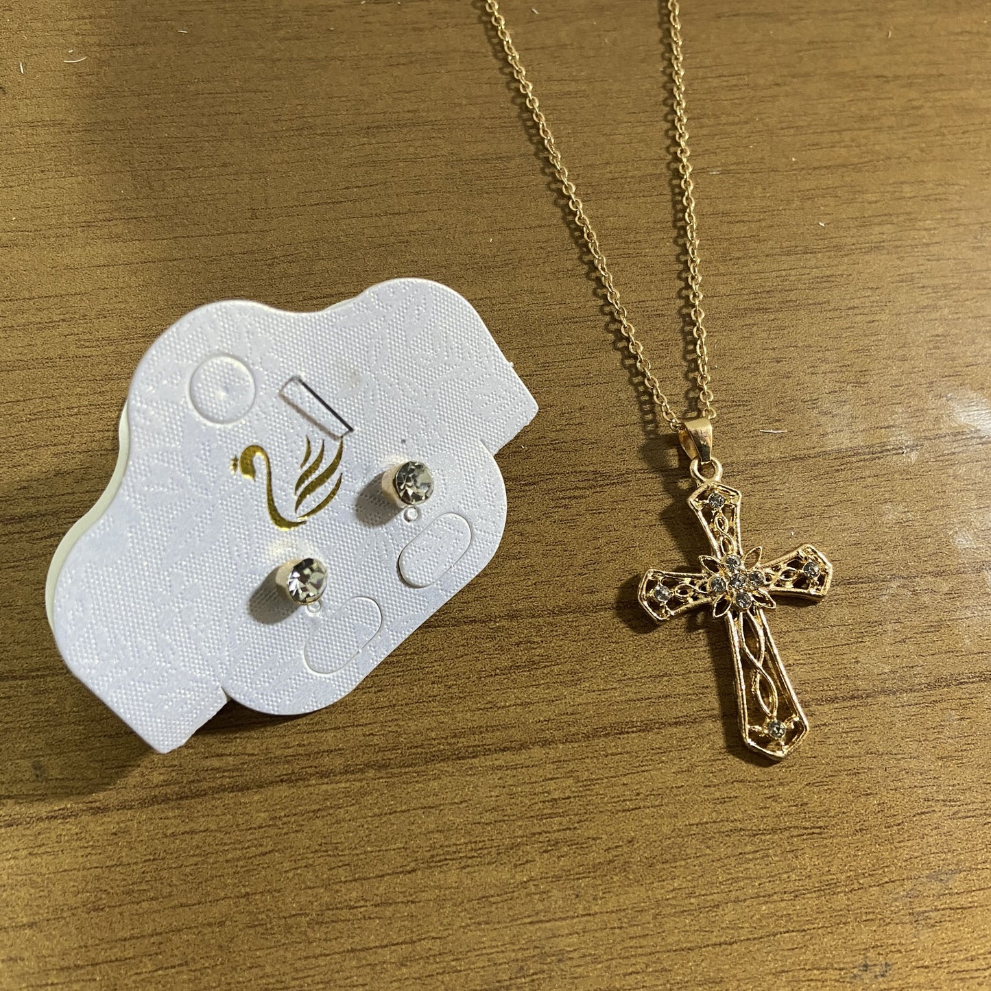 CORRENTE CRUCIFIXO COM BRINCO PONTA DE LUZ MOD03 ( 1 UNIDADE)
