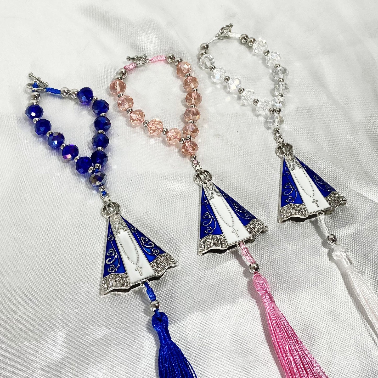 DEZENA PARA CARRO CRISTAL NOSSA SENHORA APARECIDA PRATEADA CORES SORTIDAS 10MM (3 UNIDADES)